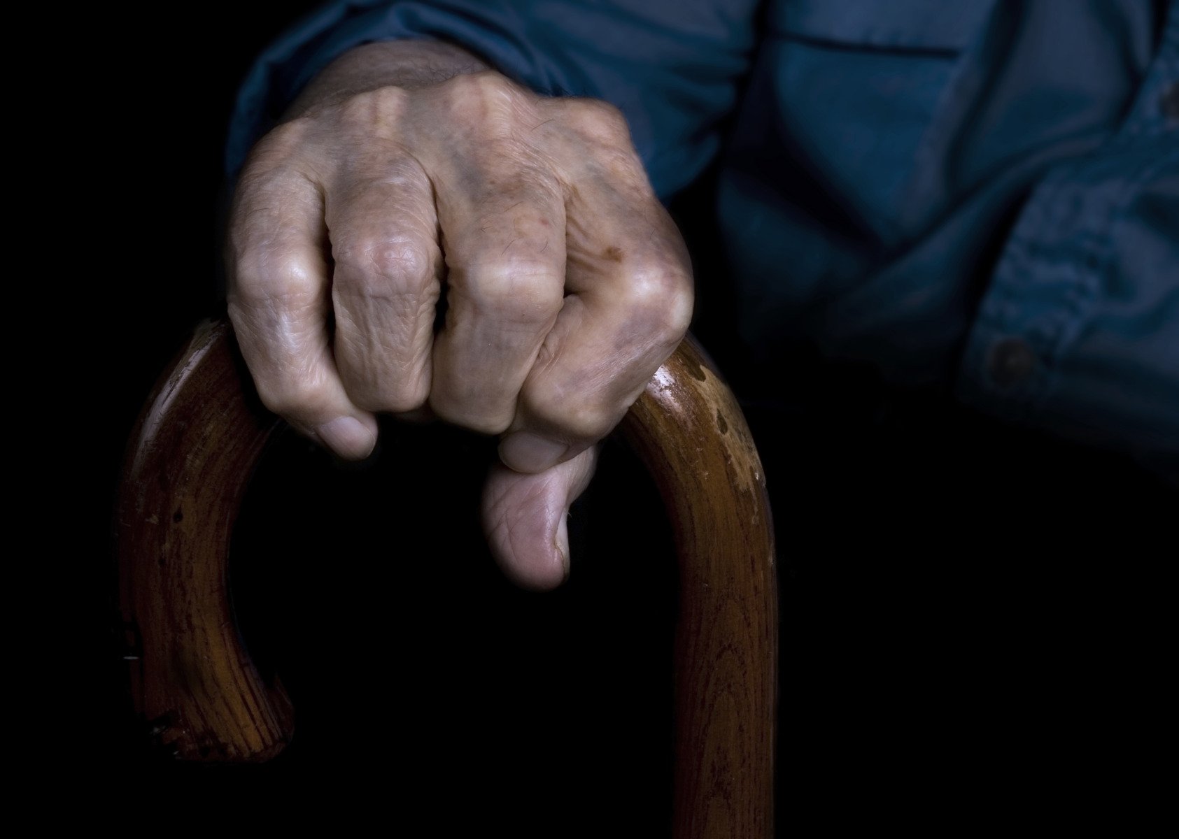 Un bărbat în vârstă de peste 80 de ani a fost descoperit în stare de sănătate extrem de precară într-o locație extrem de insalubră în Helsinki, capitala Finlandei, după ce timp de cel puțin două decenii a trăit într-un spațiu închis, lipsit de cele mai elementare condiții de trai