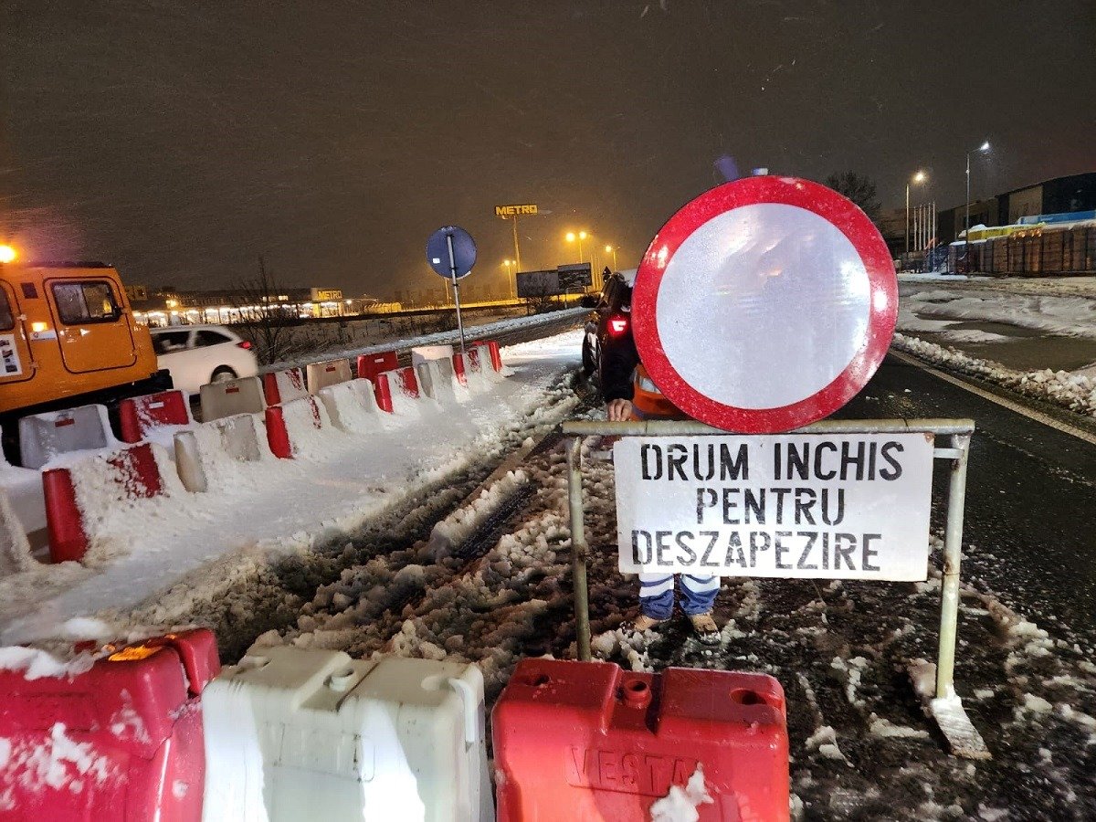 Traficul rutier pe DN 67C, între Novaci și Rânca, s-a blocat complet din cauza unui fenomen combinat de suprasolicitare a drumului și condiții meteo extreme