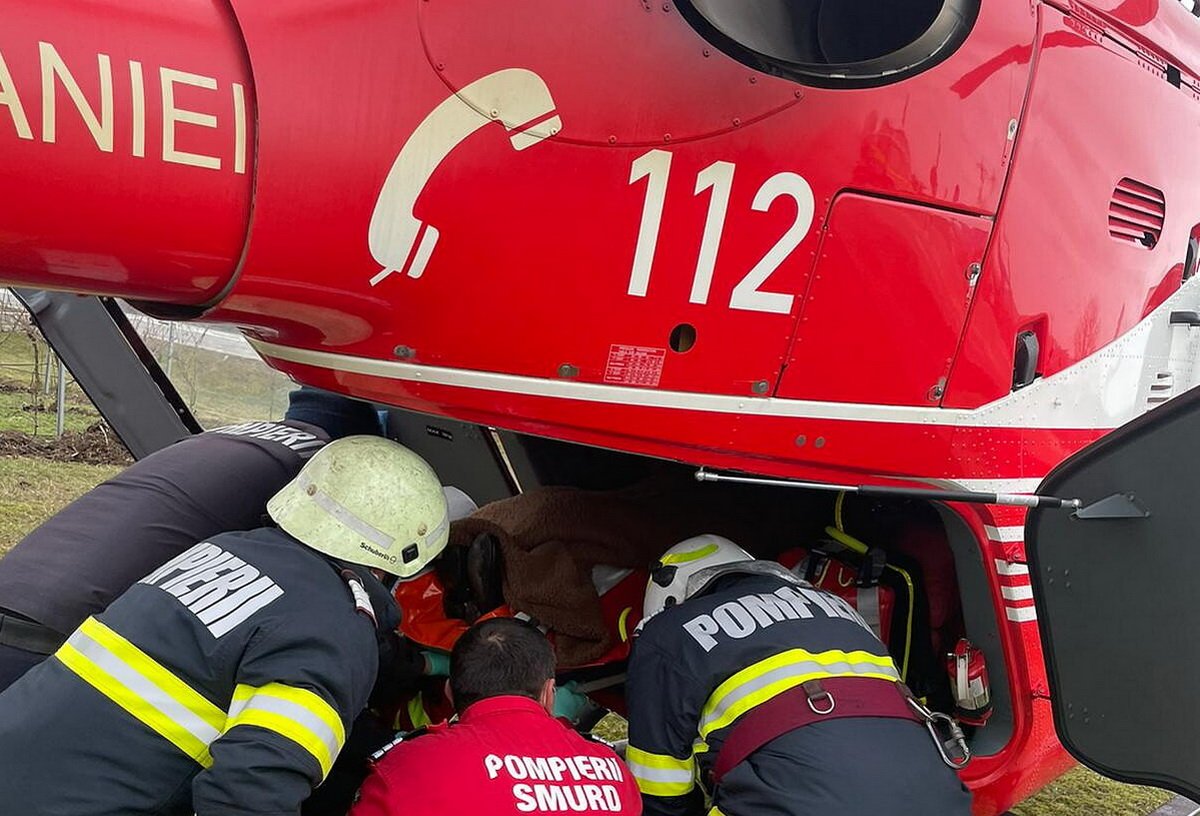 Tragedie în inima Munților Piatra Craiului: șase copii și un adult impliciți într-un grav accident rutier în Poiana Mărului Dimineața zilei de luni a adus o dramă pentru localitatea Poiana Mărului, situată în județul Brașov, când un accident rutier a luat o formă tragică