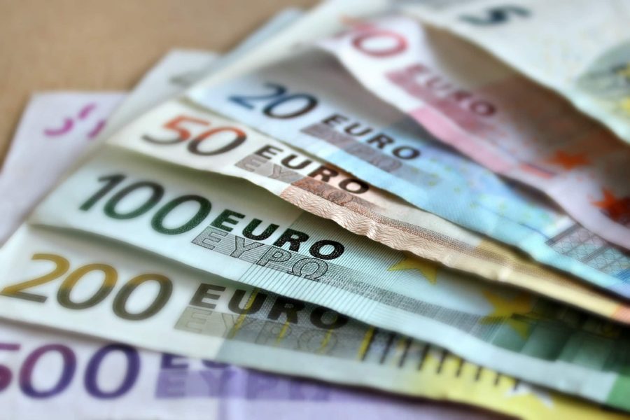 euro-bani-cash-pexels-e1601888461969.jpg - ReporterUrban