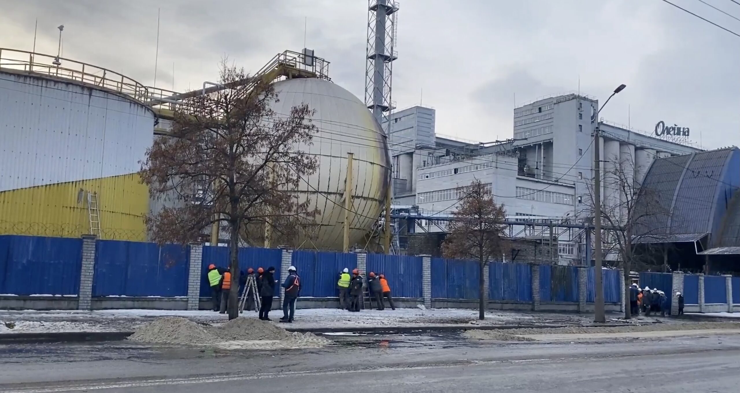 Rușii au lansat un atac intenționat asupra unei fabrici de ulei de floarea-soarelui din Dnipro, operată de compania americană Bunge, o mutare ce amplifică tensiunile crescânde din zona de conflict și evidențiază modul în care războiul din Ucraina afectează economia și infrastructura civilă