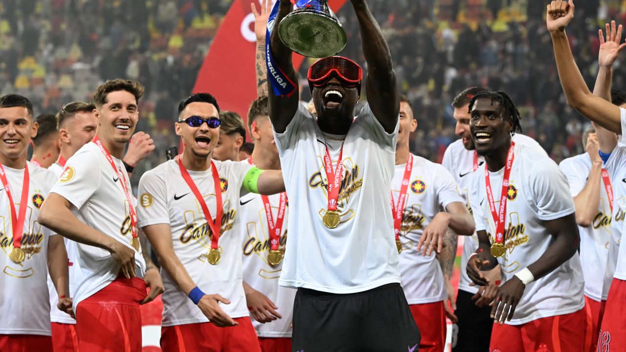 Afacerile dintre FC Botoșani și FCSB: Valeriu Iftime dezvăluie secretele colaborării Colaborarea dintre FC Botoșani și FCSB nu este străină piciorului de fotbal românesc