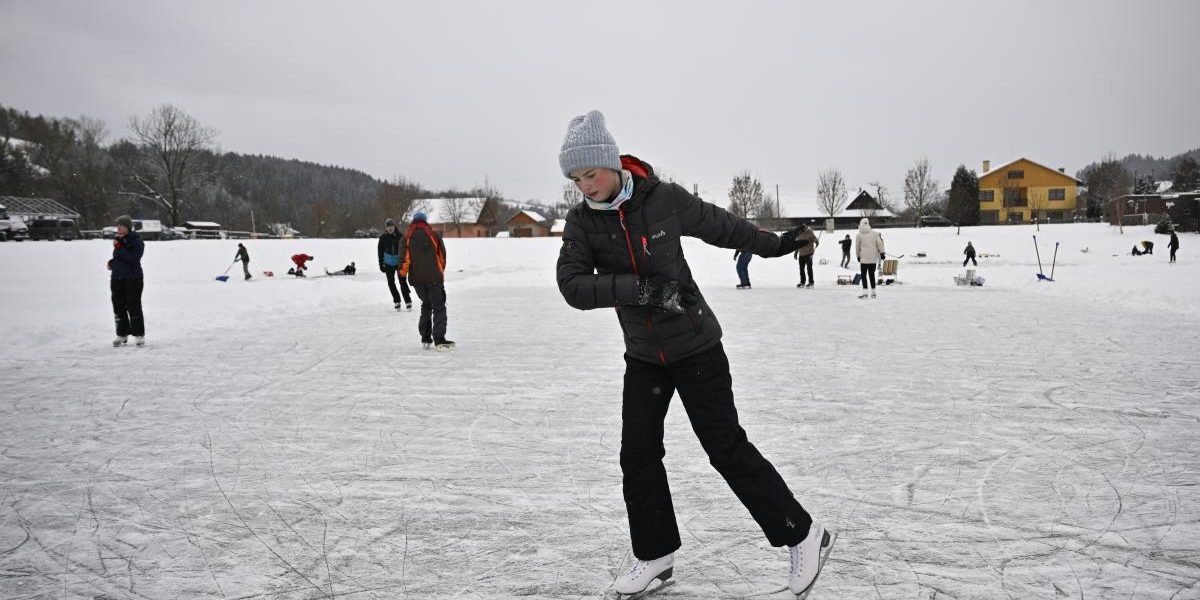fenomen-meteo-neobisnuit-lacul-balaton-a-inghetat-complet-imagini-impresionante-cu-marea-ungariei-10.webp - ReporterUrban