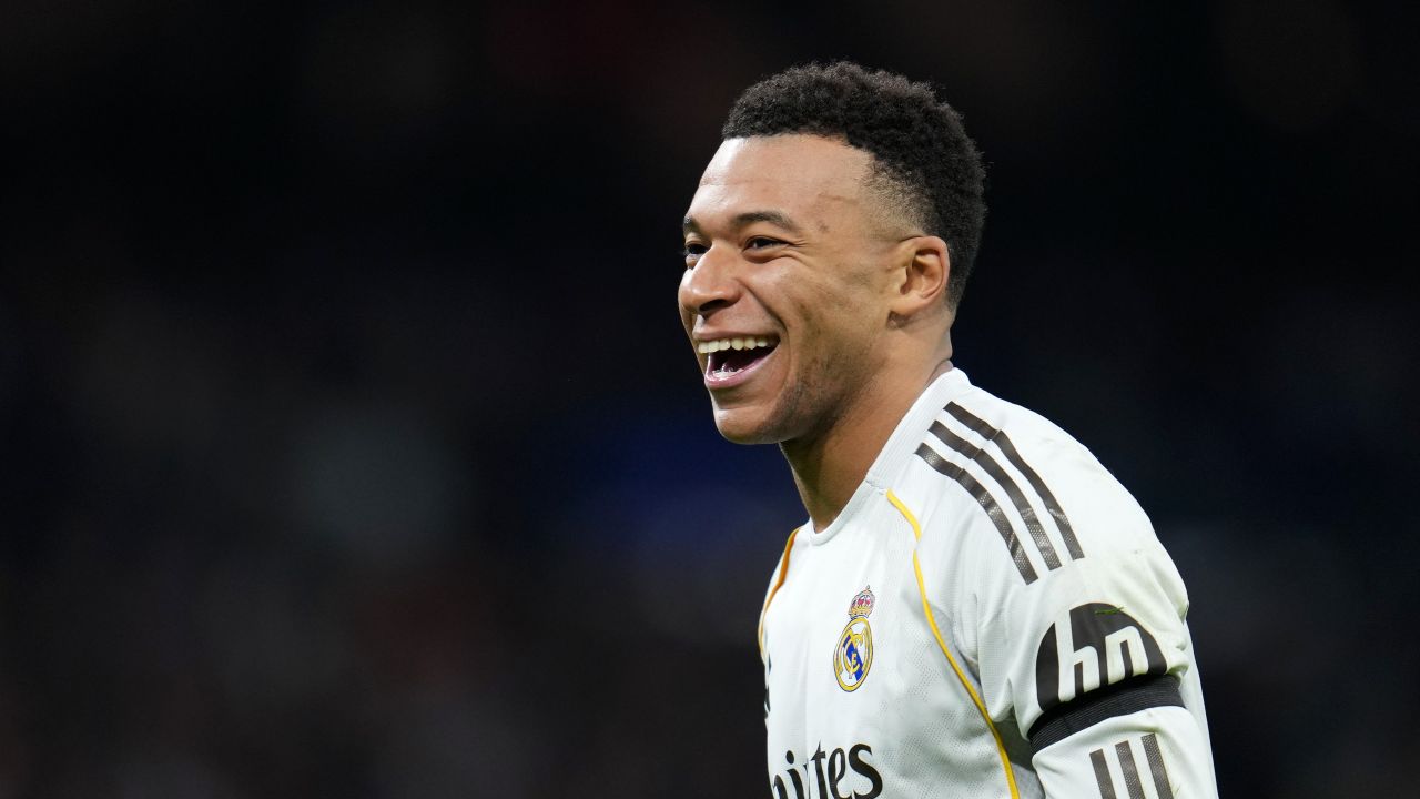 Real Madrid își recâștigă poziția de lider în La Liga Real Madrid a demonstrat din nou forța sa în campionatul spaniol, reușind să învingă echipa Villarreal cu 2-0