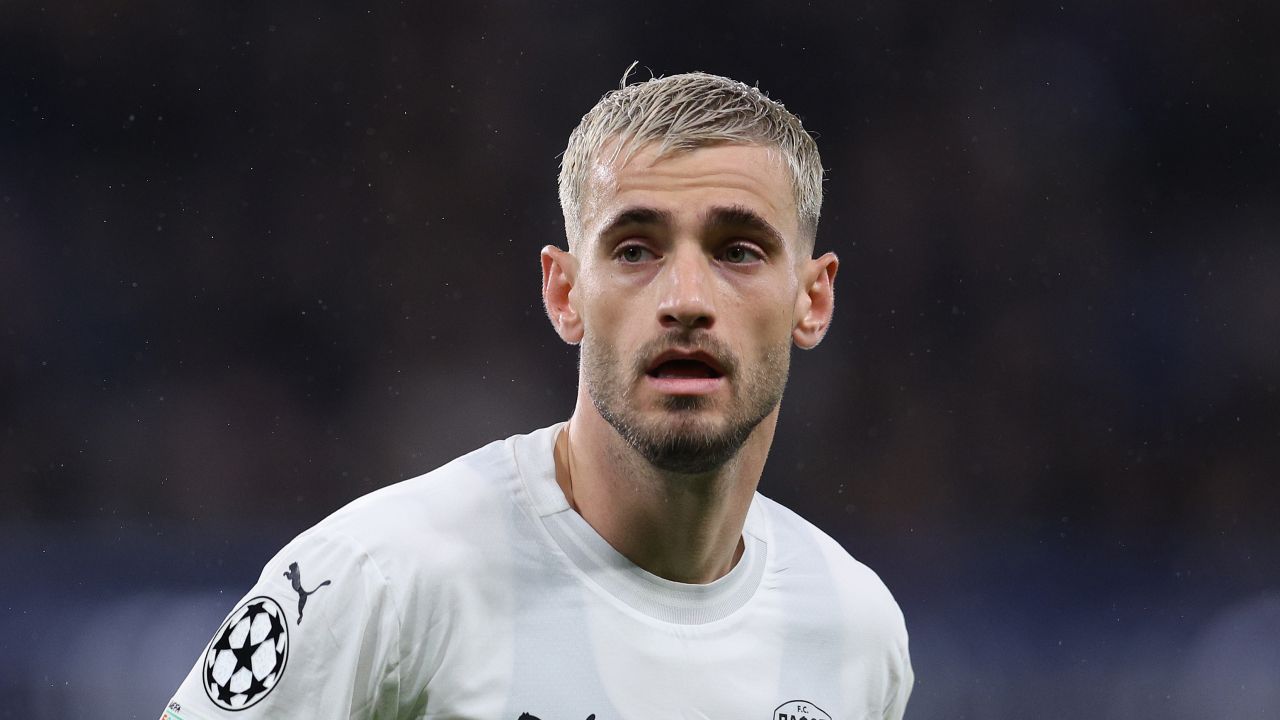 Vlad Dragomir strălucește în victoria concludentă a Pafos Pafos a obținut o victorie impresionantă în meciul din Europa Conference League, înfruntându-l pe Slavia Praga cu un scor final de 4-1