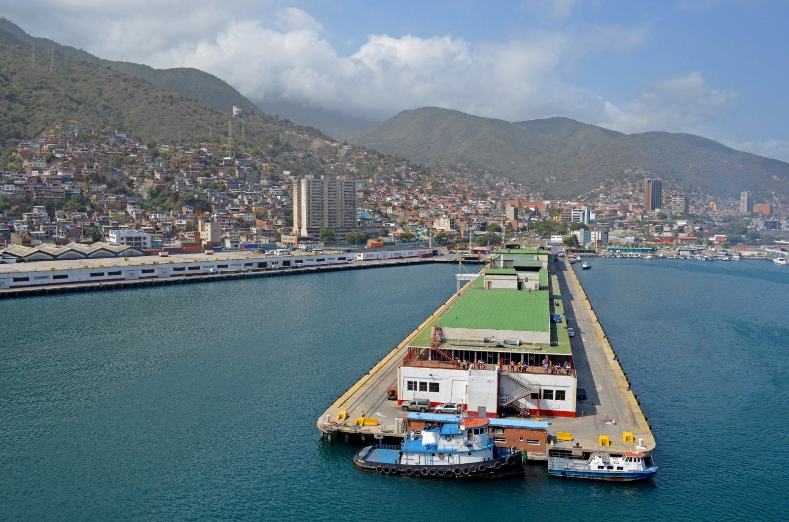 Venezuela deține cele mai mari rezerve de petrol, dar producția scade. Poate Trump schimba situația?