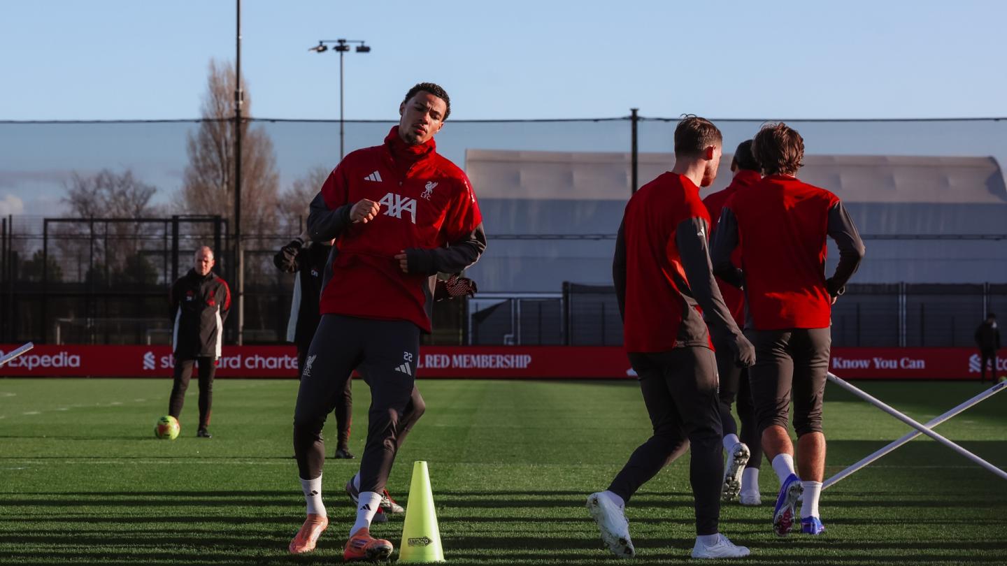 Barnsley se pregătește pentru confruntarea cu Liverpool, dar fără căpitanul Connell Barnsley va aborda meciul crucial de la Anfield fără căpitanul său, Luca Connell, suspendat după eliminarea din ultima partidă