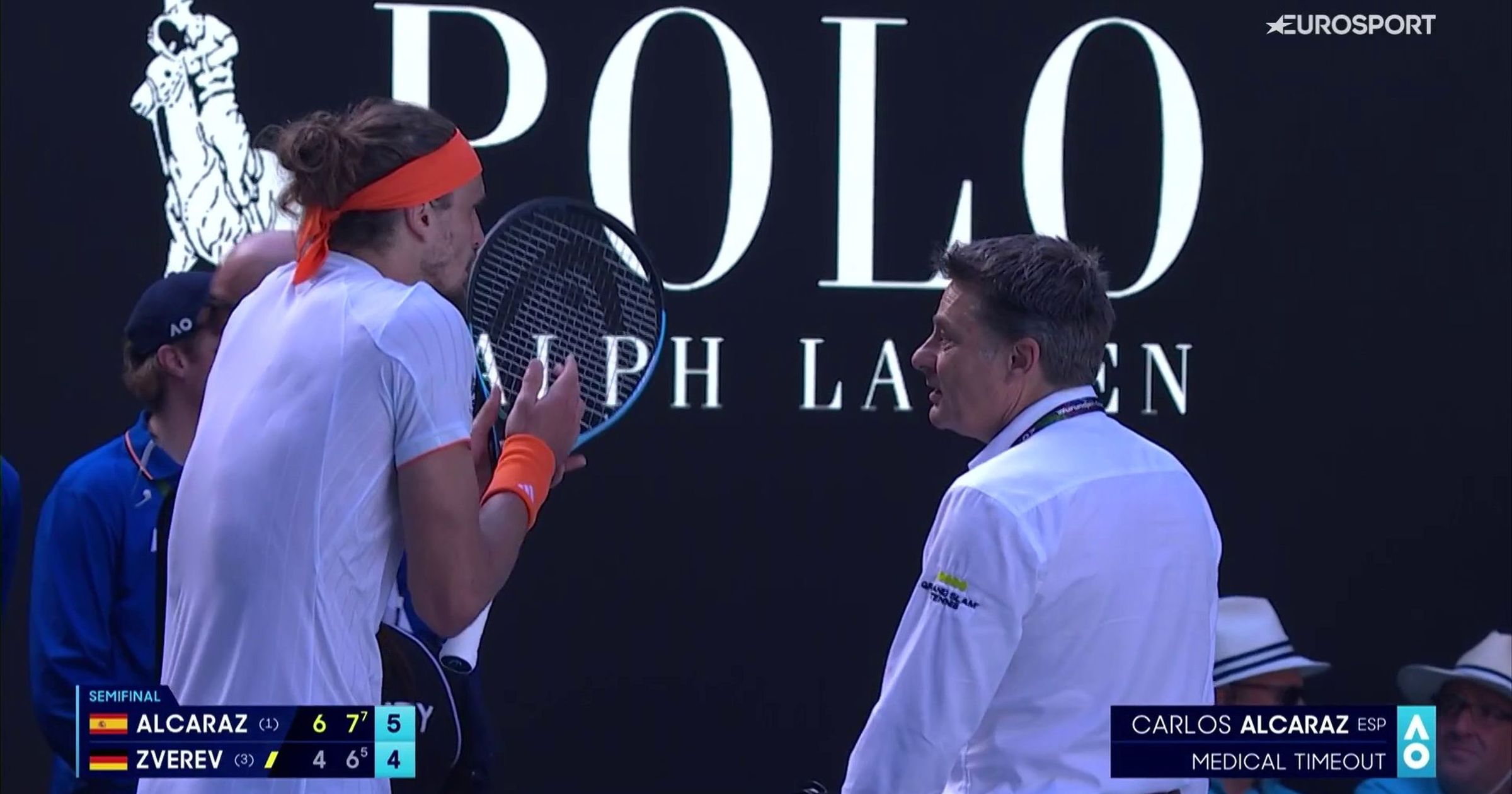 Zverev, criză de nervi la Australian Open: Acuzații de trișare asupra lui Alcaraz Alexander Zverev a trăit un moment de furie și frustrare, în timpul semifinalei cu Carlos Alcaraz de la Australian Open, acuzându-l pe iberic că ar trișa