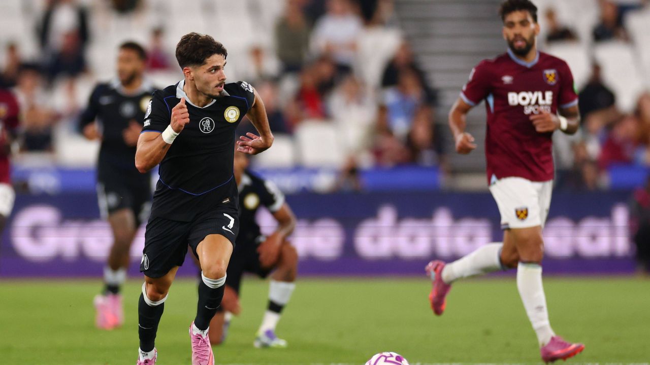 Chelsea și West Ham United se confruntă în derby londonez Astăzi, la ora 19:30, Chelsea va întâlni West Ham United într-un meci descisiv pentru ambele echipe, în cadrul etapei de Premier League