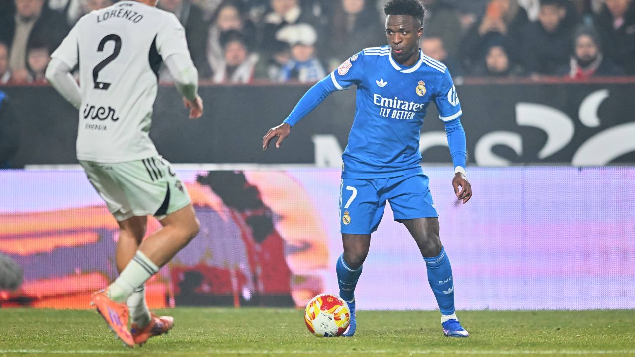 Real Madrid, eliminată surprinzător de Albacete în optimile Cupei Regelui Real Madrid, una dintre cele mai titrate echipe de fotbal din istorie, a suferit o înfrângere neașteptată în optimile Cupei Regelui, fiind învinsă cu 3-2 de către Albacete, o echipă din eșalonul secund al fotbalului spaniol