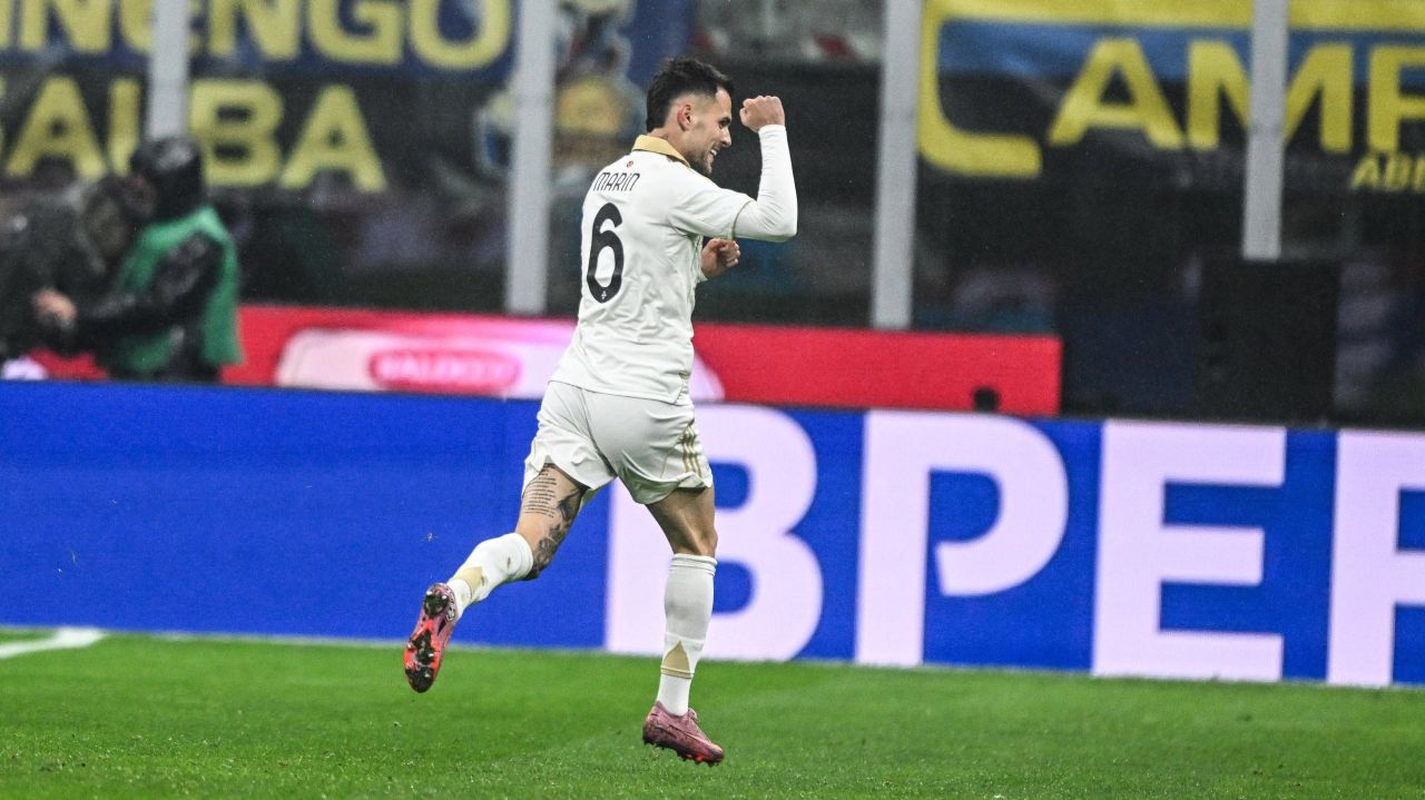 Marius Marin, în conflict cu Chivu, schimbat la pauză în meci.