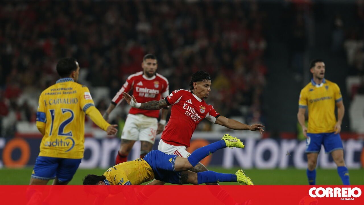 Benfica încheie prima jumătate a sezonului cu o victorie concludentă Benfica a înregistrat o victorie categorică în meciul cu Estoril, încheind astfel prima parte a sezonului din Liga Betclic 2025/26