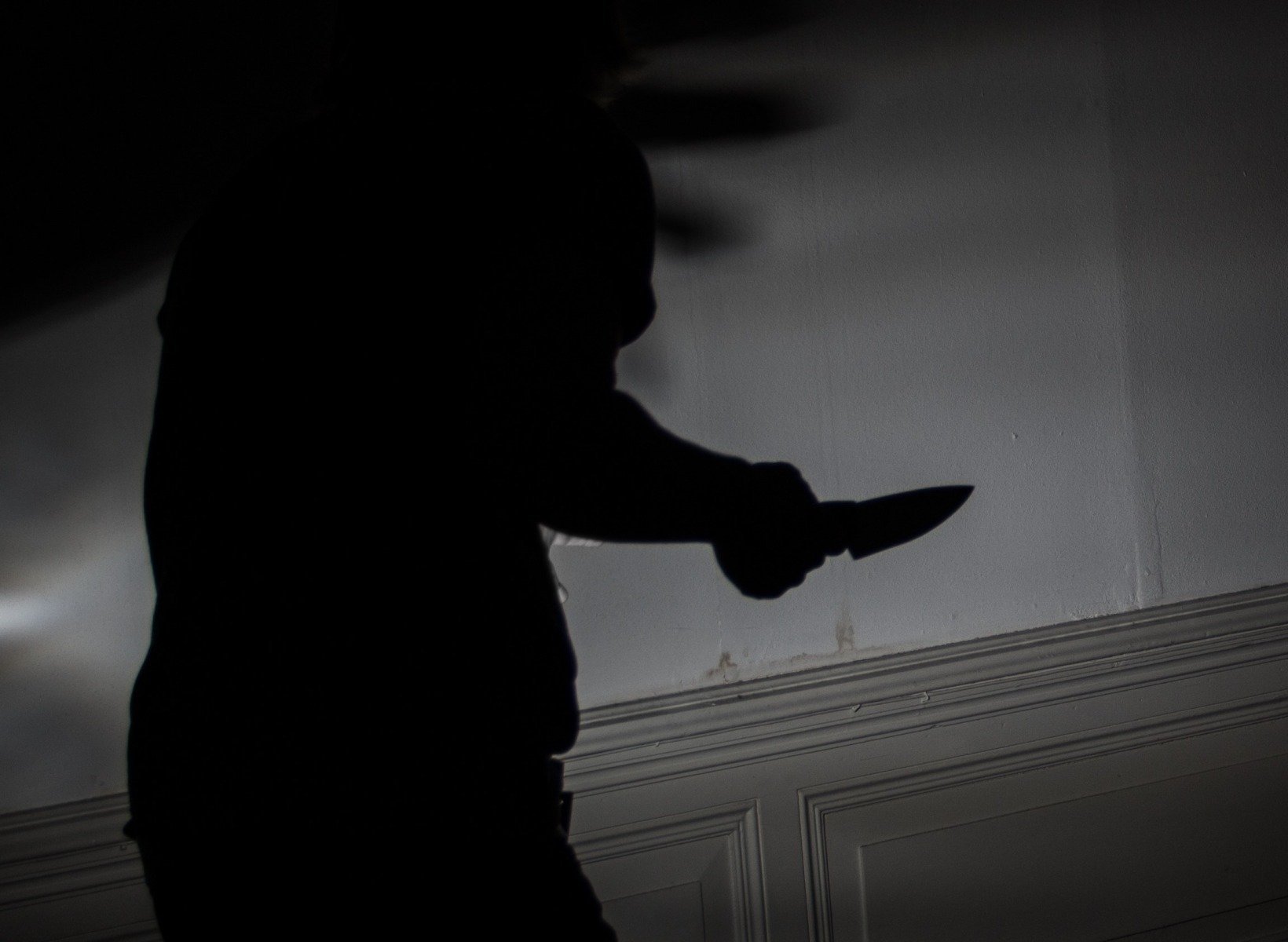 Un incident șocant a zguduit recent una dintre cele mai mari unități de învățământ din Kiev: un adolescent de 14 ani a atacat cu un cuțit un coleg de aceeași vârstă și un profesor, rănindu-i grav