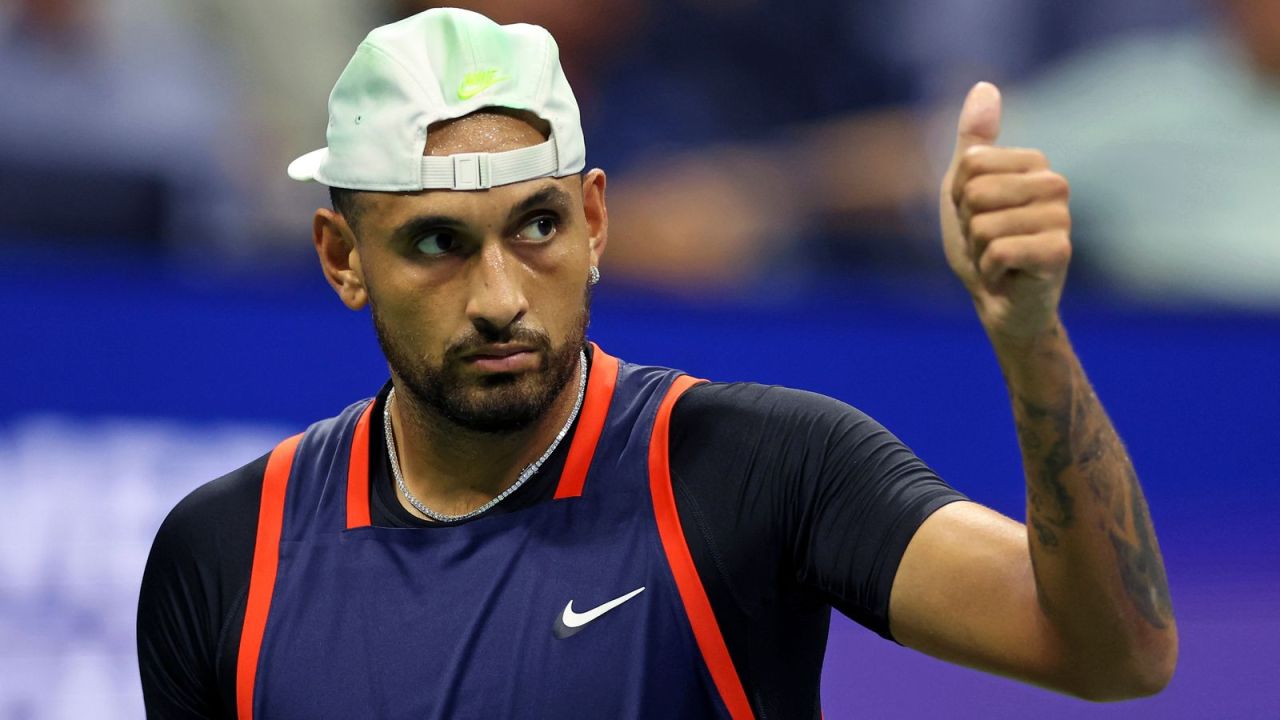 Decizia surprinzătoare a lui Kyrgios: O ducere a sportului dincolo de teren Într-o mișcare care reflectă nu doar spiritul competițional, ci și un profund angajament față de societate, australianul Nicholas Kyrgios a anunțat că va dona 10% din câștigurile sale la Australian Open, primul turneu de mare șlem al anului