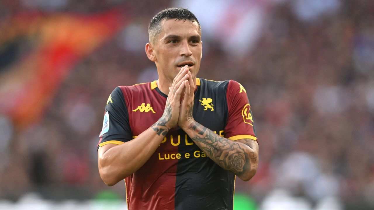 Nicolae Stanciu, steaua echipei Genoa în Serie A Nicolae Stanciu, mijlocașul român în vârstă de 32 de ani, a luat cu asalt fotbalul italian din vara anului 2025, după transferul său la Genoa