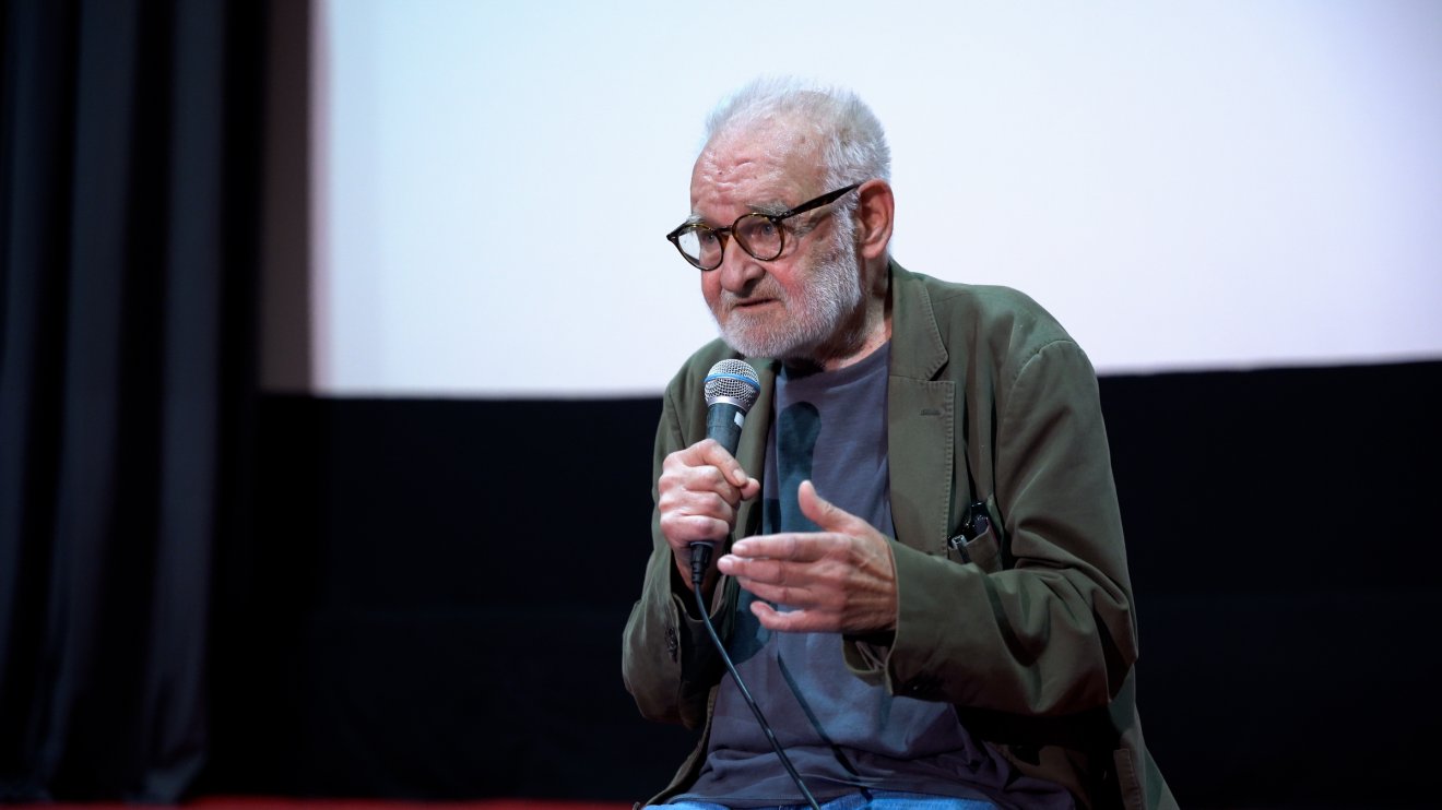 A murit Tarr Béla, un titan al cinematografiei maghiare Tarr Béla, unul dintre cei mai influenți regi ai cinematografiei contemporane din Ungaria, a decedat marți, la vârsta de 70 de ani