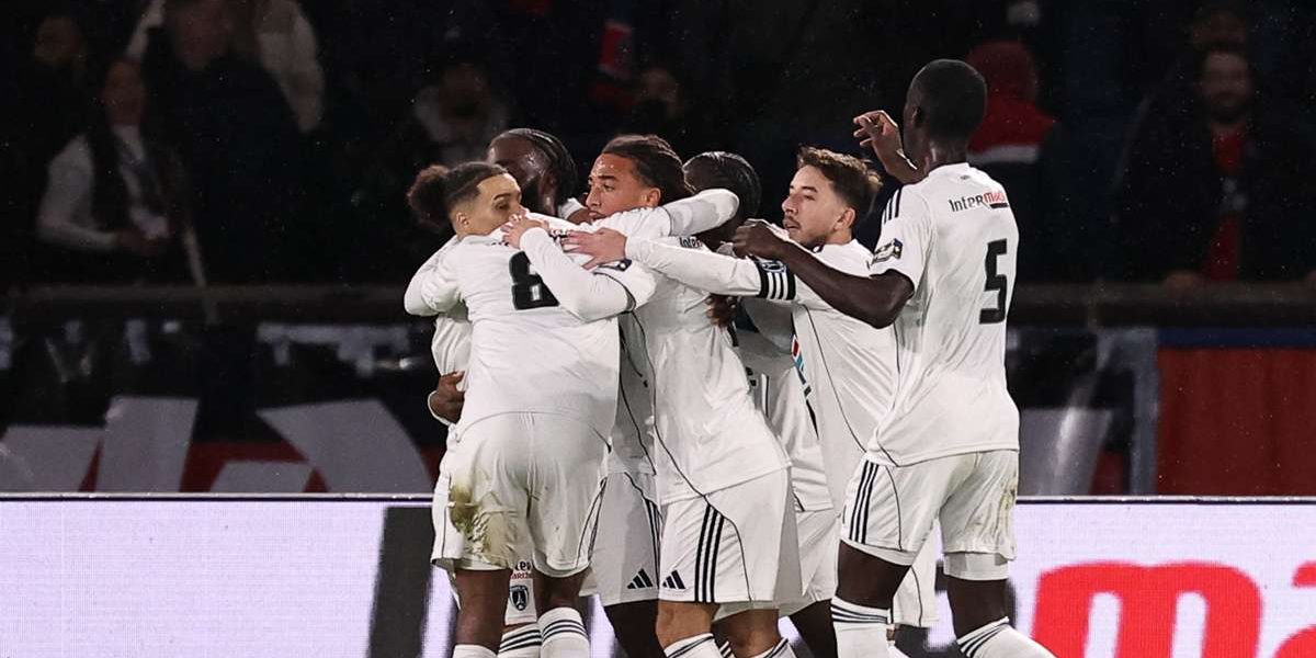 paris-fc_76yu1stbpkwz14uzs15pgth7x.jpg - ReporterUrban