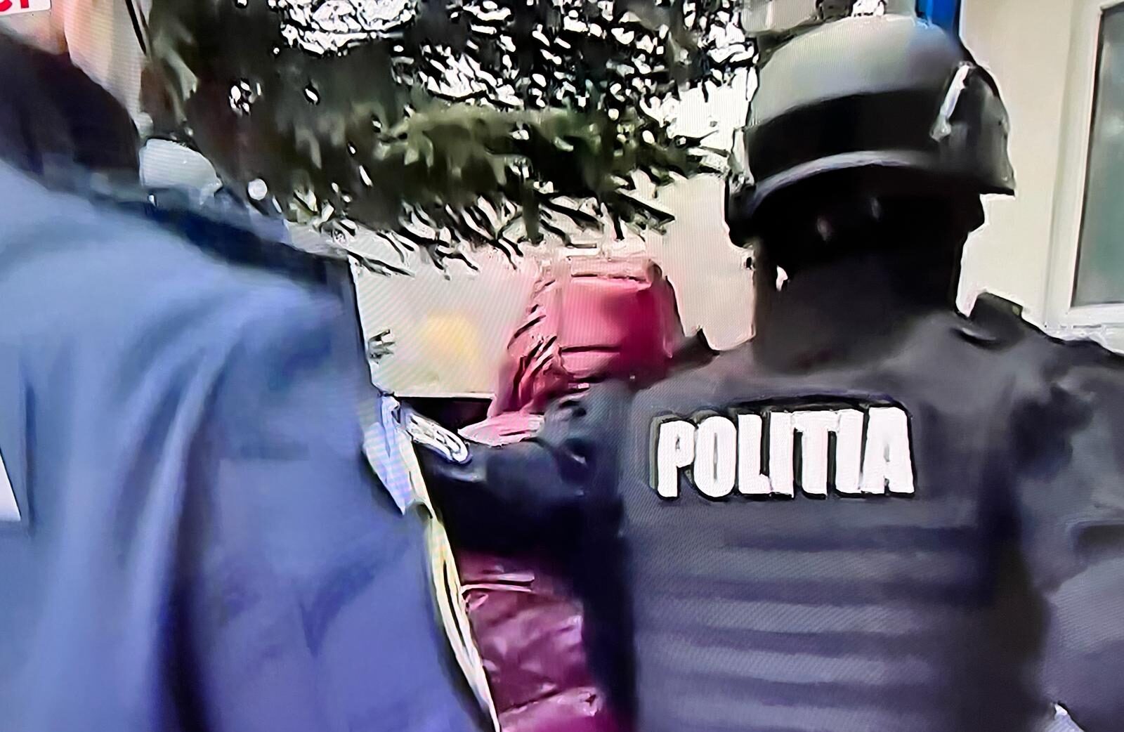 Un tânăr bărbat din București a fost reținut preventiv pentru 30 de zile, sub suspiciunea unor infracțiuni legate de activități frauduloase în domeniul imobiliar