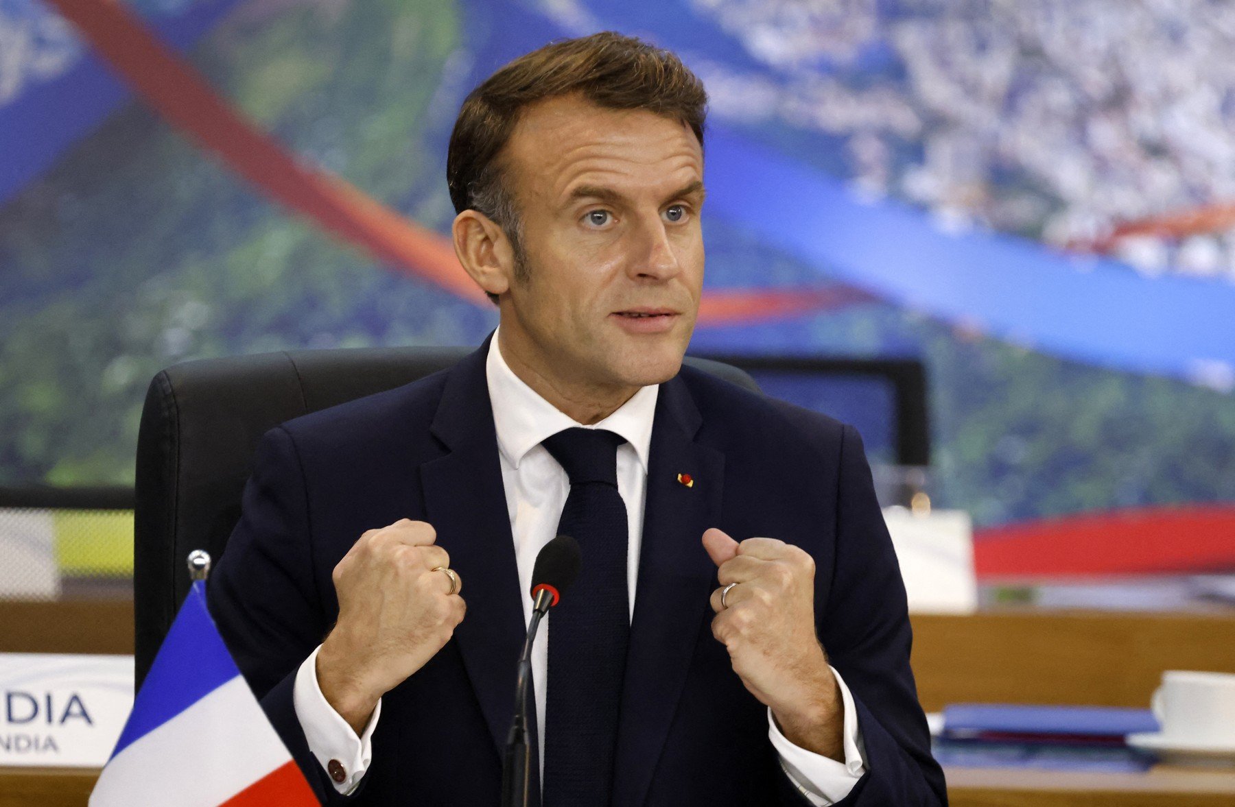 Președintele Franței, Emmanuel Macron, a făcut public un angajament ferm față de protejarea minorilor în mediul digital, anunțând inițierea unei proceduri accelerate pentru adoptarea moralizării rețelelor sociale