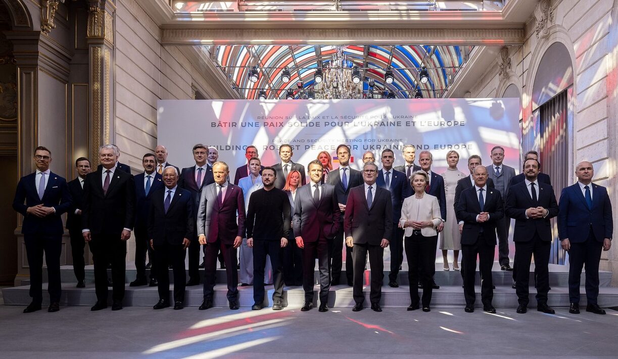 Premierul britanic Keir Starmer poartă o redistribuire strategică a relațiilor cu Uniunea Europeană, recunoscând importanța unei colaborări mai strânse Într-un moment în care Uniunea Europeană își revizuiește postura față de Regatul Unit după Brexit, premierul britanic Keir Starmer își reconfigurează discursul, exprimând disponibilitatea de a aprofunda relațiile comerciale și economice cu blocul comunitar