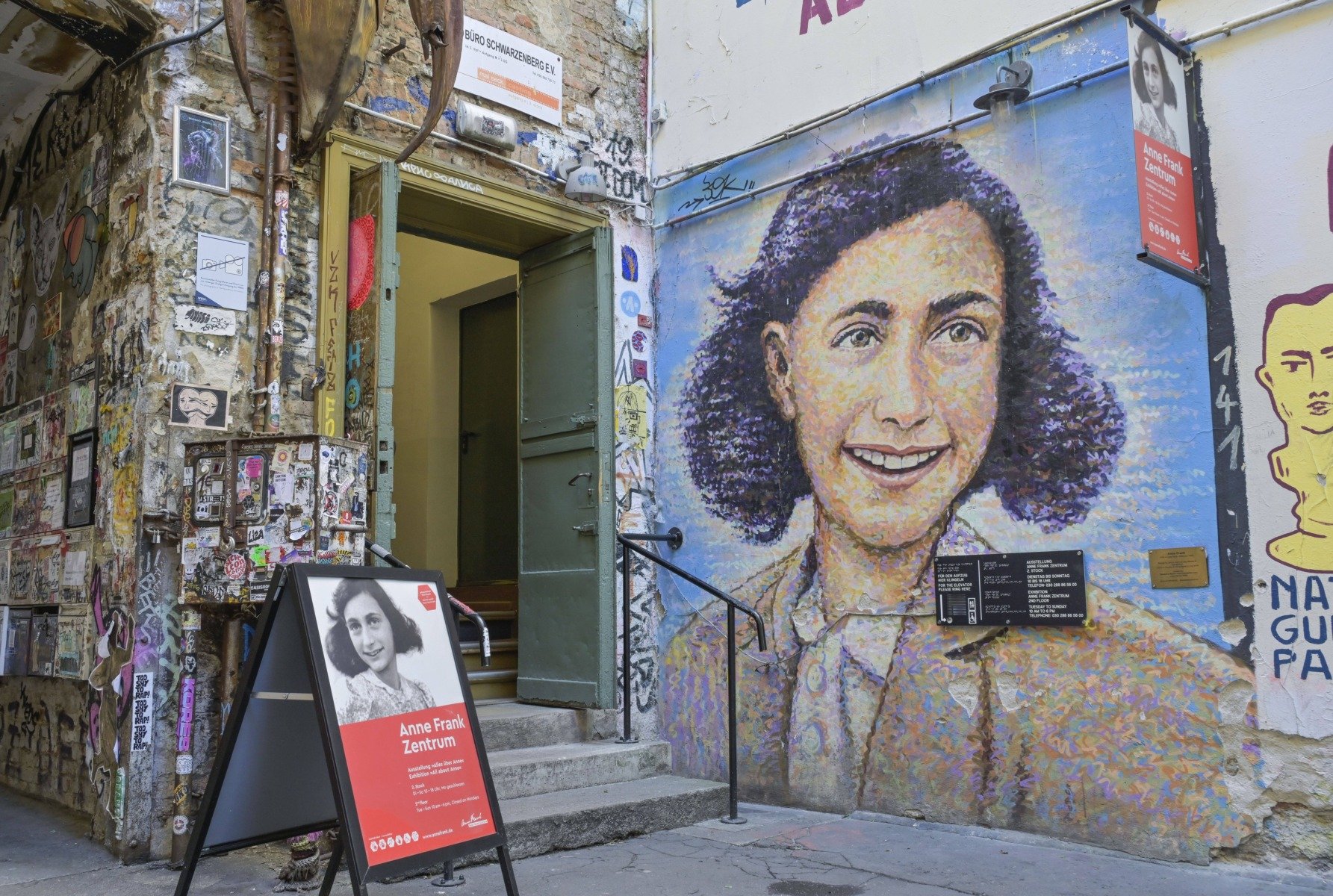 Eva Schloss, ultimele martorii ale ororilor Holocaustului și sora vitregă a celebrului copil evacuat în refugiu, Ana Frank, a încetat din viață la vârsta de 96 de ani, la Londra