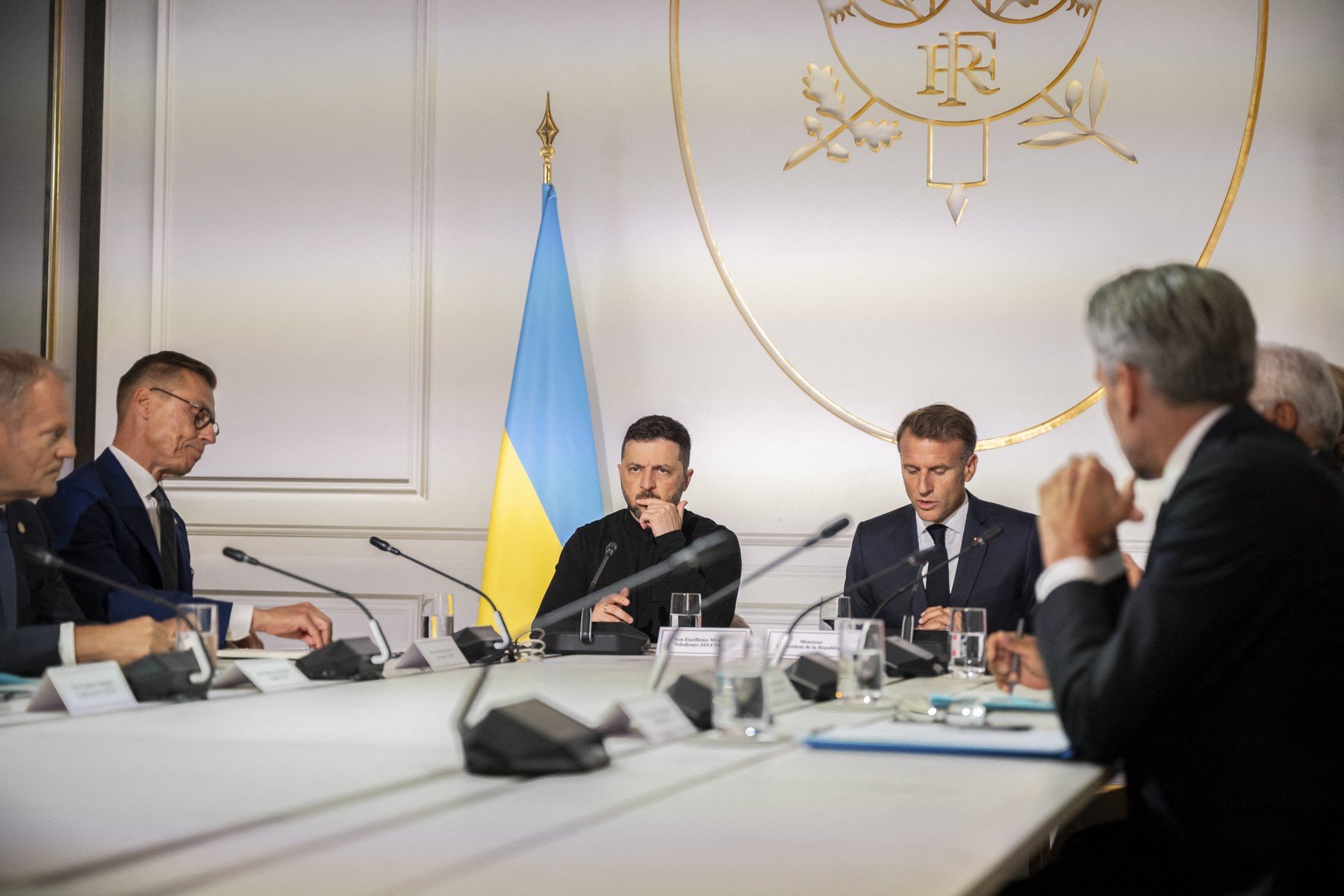 Președintele Nicușor Dan participă la reuniunea „Coaliției de Voință” la Paris, în timp ce aliații Ucrainei își conturează strategia de pace Președintele României, Nicușor Dan, se află, marți, la Paris, pentru a participa la o întâlnire crucială a liderilor din cadrul „Coaliției de Voință”, o alianță formată din state dispuse să sprijine Ucraina și să susțină eforturile internaționale de gestionare a conflictului cu Rusia