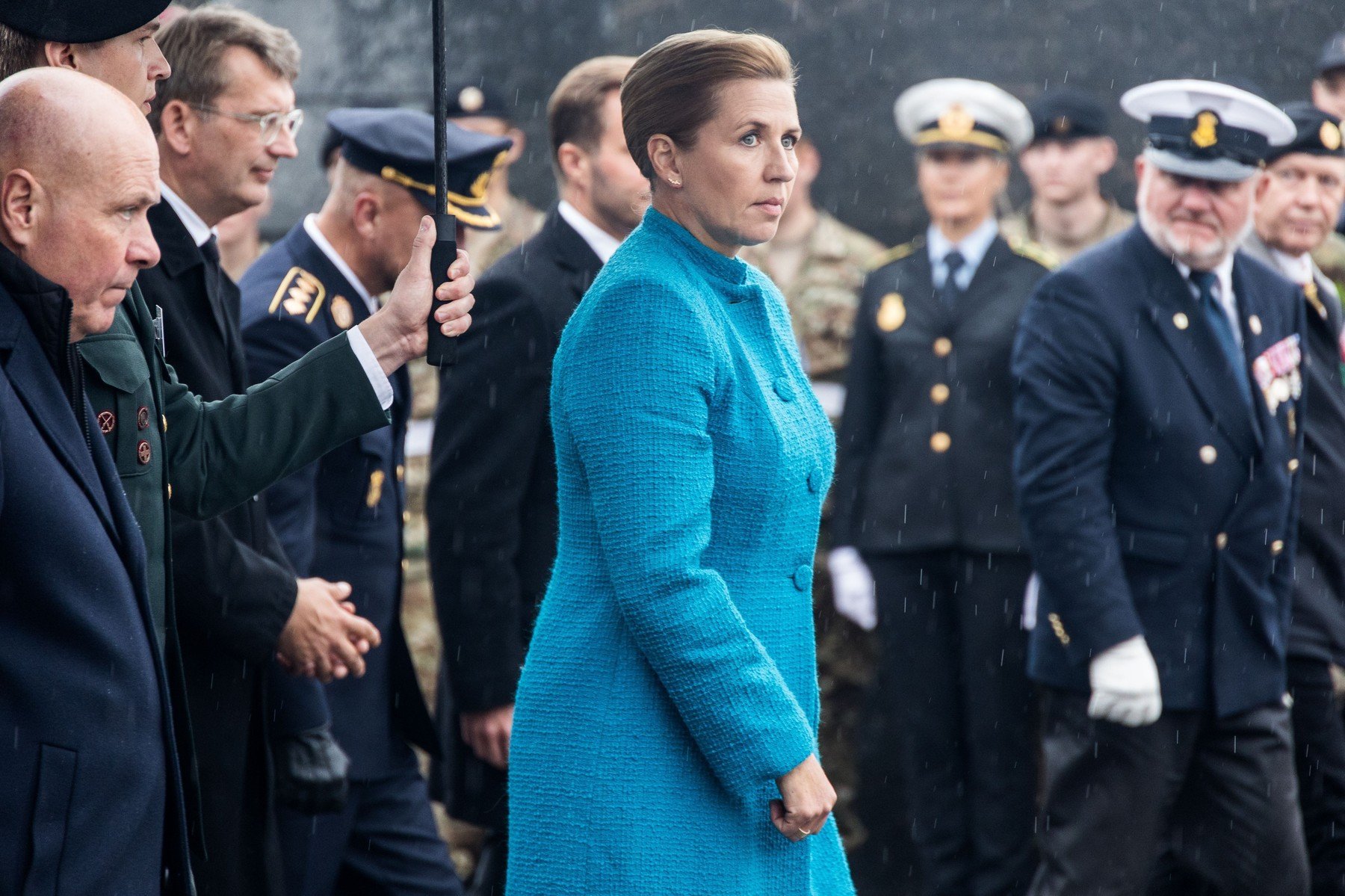 Mette Frederiksen îi cere lui Trump să înceteze amenințările la adresa Groenlandei Premierul Danemarcei, Mette Frederiksen, a condamnat cu fermitate insinuările lui Donald Trump privind un posibil control al Statelor Unite asupra Groenlandei, cerându-i acestuia să „înceapă să respecte suveranitatea” insulei