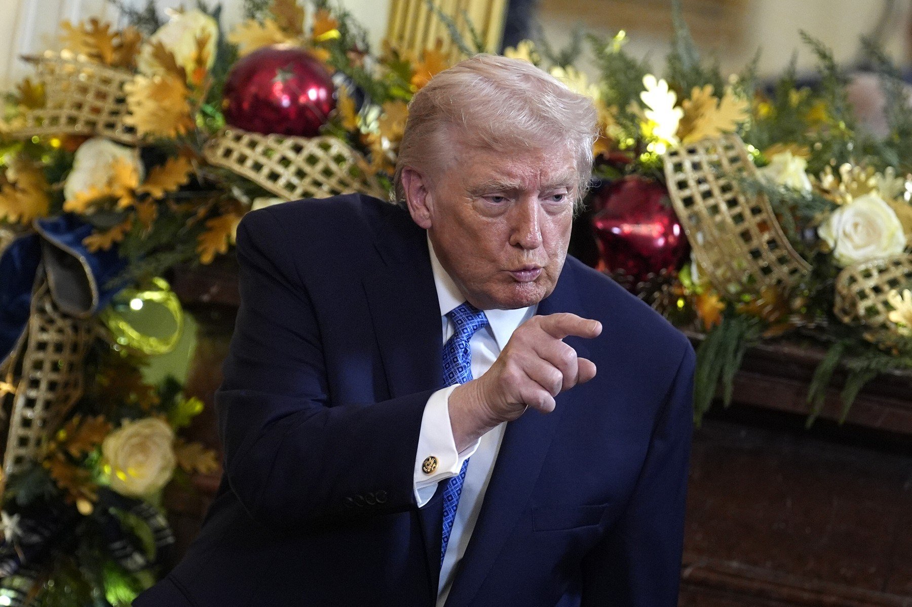 Președintele Donald Trump justifică intervenția din Venezuela prin restaurarea dominației globale a SUA Sâmbătă, Donald Trump a susținut public faptul că operațiunea semnificativă din Venezuela, prin capturarea presupusului lider socialist Nicolas Maduro, a fost nevoie pentru a restabili puterea incontestabilă a Statelor Unite pe continentul american