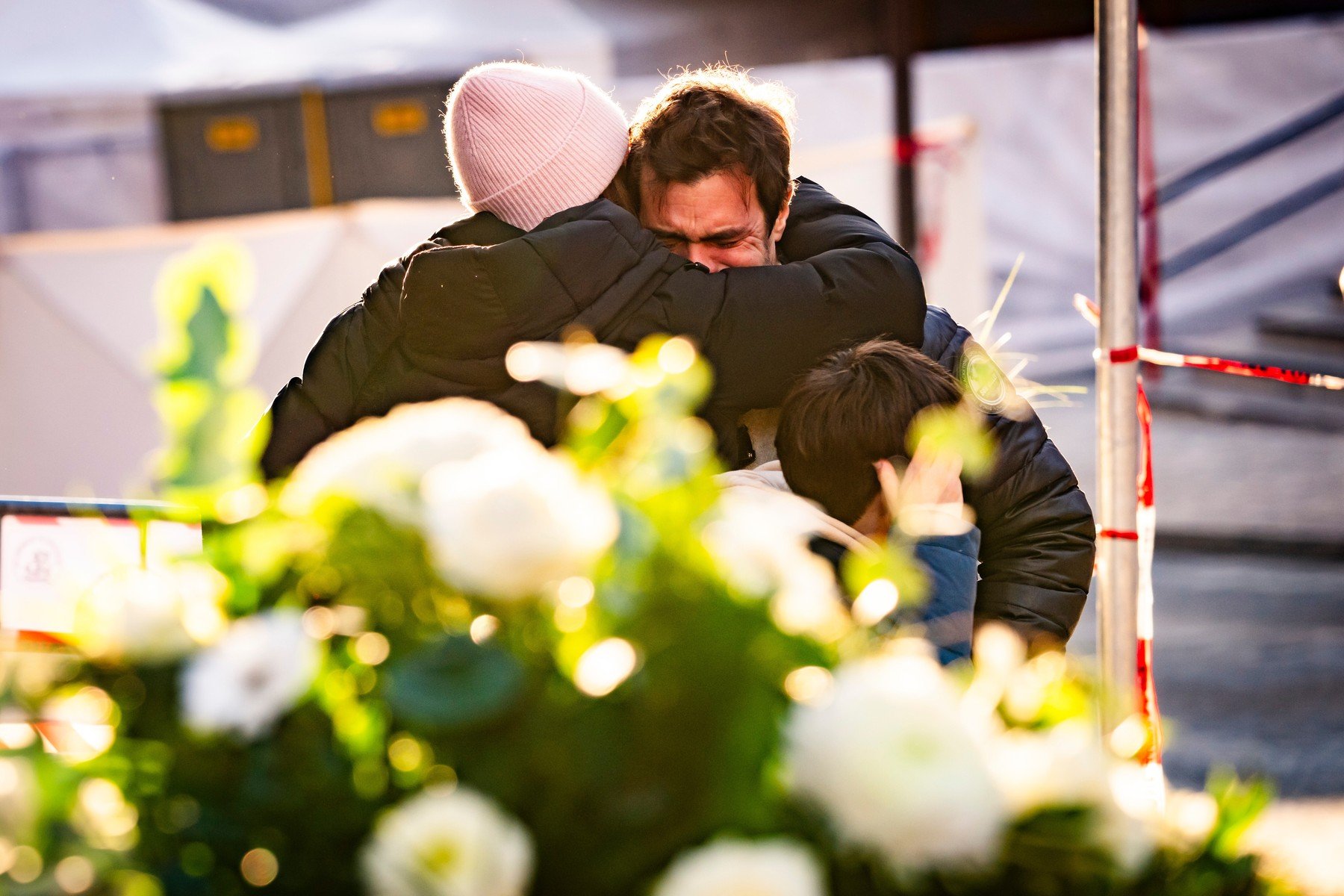 Trupurile a patru cetățeni elvețieni, printre care doi minori, au fost identificate și returnate familiilor după nenorocirea din stațiunea montană Crans-Montana, unde un incendiu devastator a răpus viața a cel puțin 40 de persoane și a rănit alte peste 100