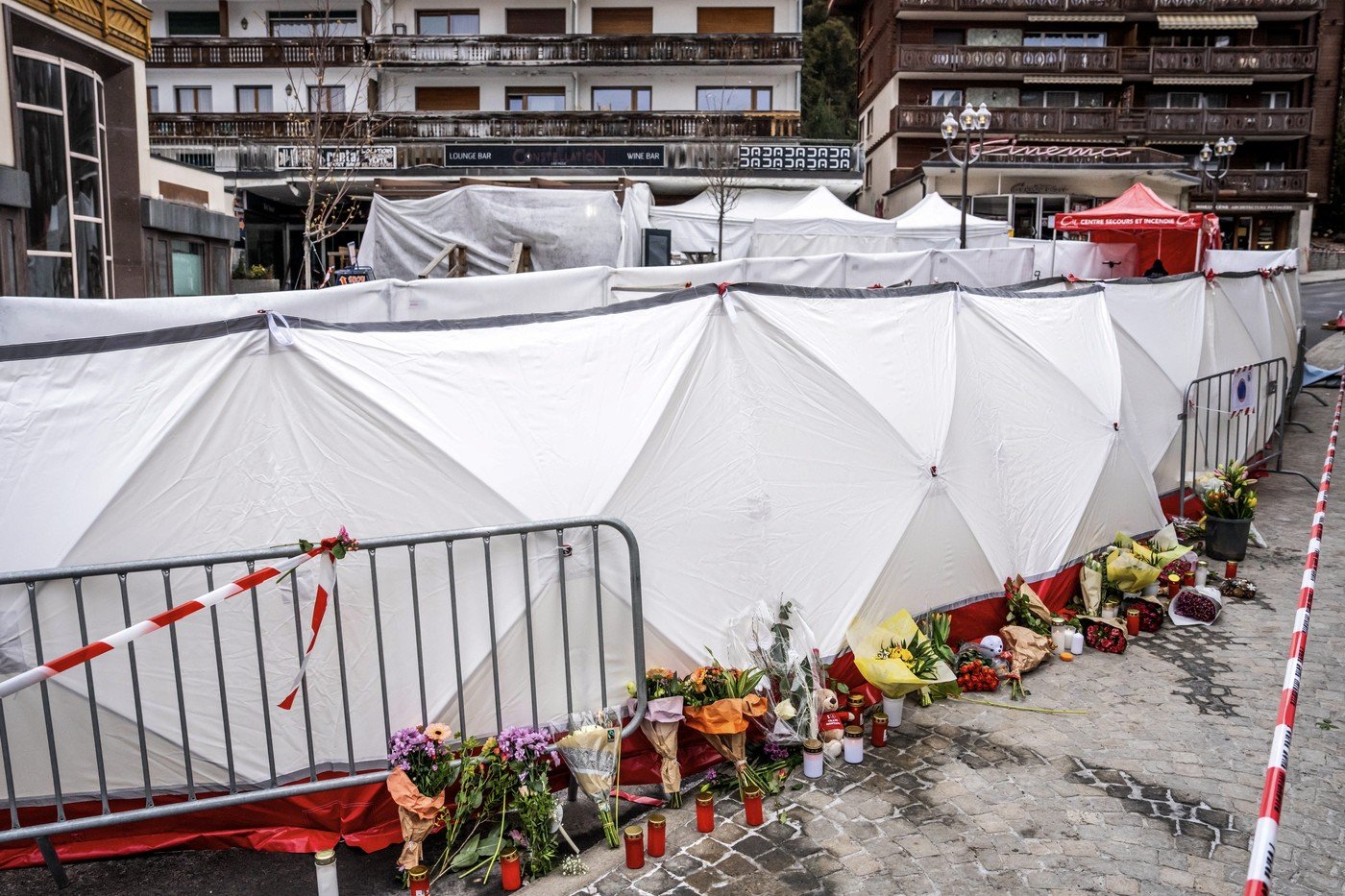 Incendiul devastator de la barul „Le Constellation” din Crans-Montana: mărturii șocante și o anchetă în desfășurare Incendiul care a mistuit barul „Le Constellation” din stațiunea elvețiană Crans-Montana, în noaptea de Anul Nou, a dus la moartea a cel puțin 40 de persoane, iar alte 119 au fost rănite, conform autorităților locale