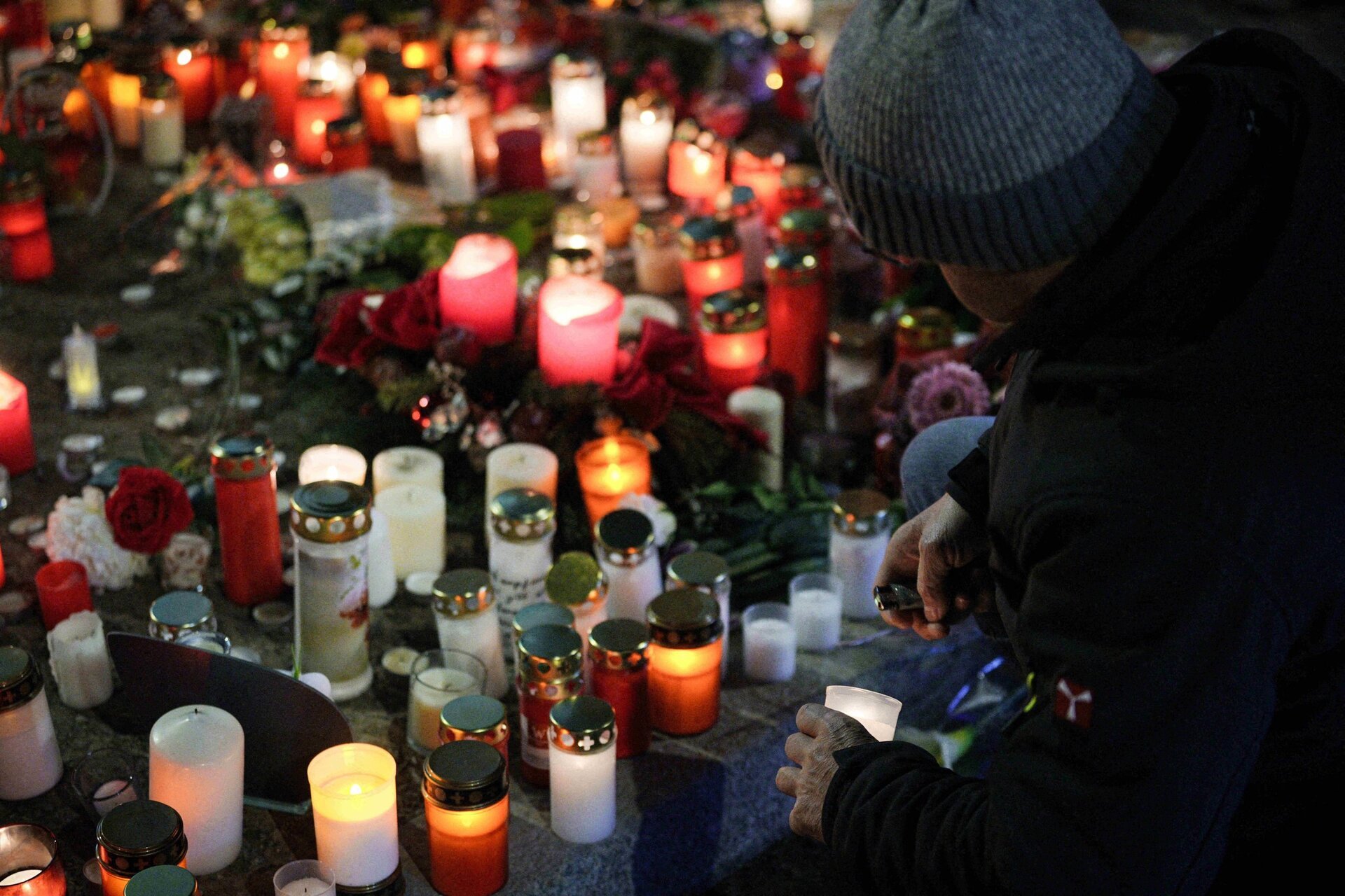 Tragedie în Crans-Montana: 40 de morți și 119 răniți în urma incendiului din barul Le Constellation Un incendiu devastator izbucnit în noaptea de Revelion la barul Le Constellation din stațiunea elvețiană Crans-Montana a provocat moartea a cel puțin 40 de persoane și a lăsat alte 119 în stare gravă