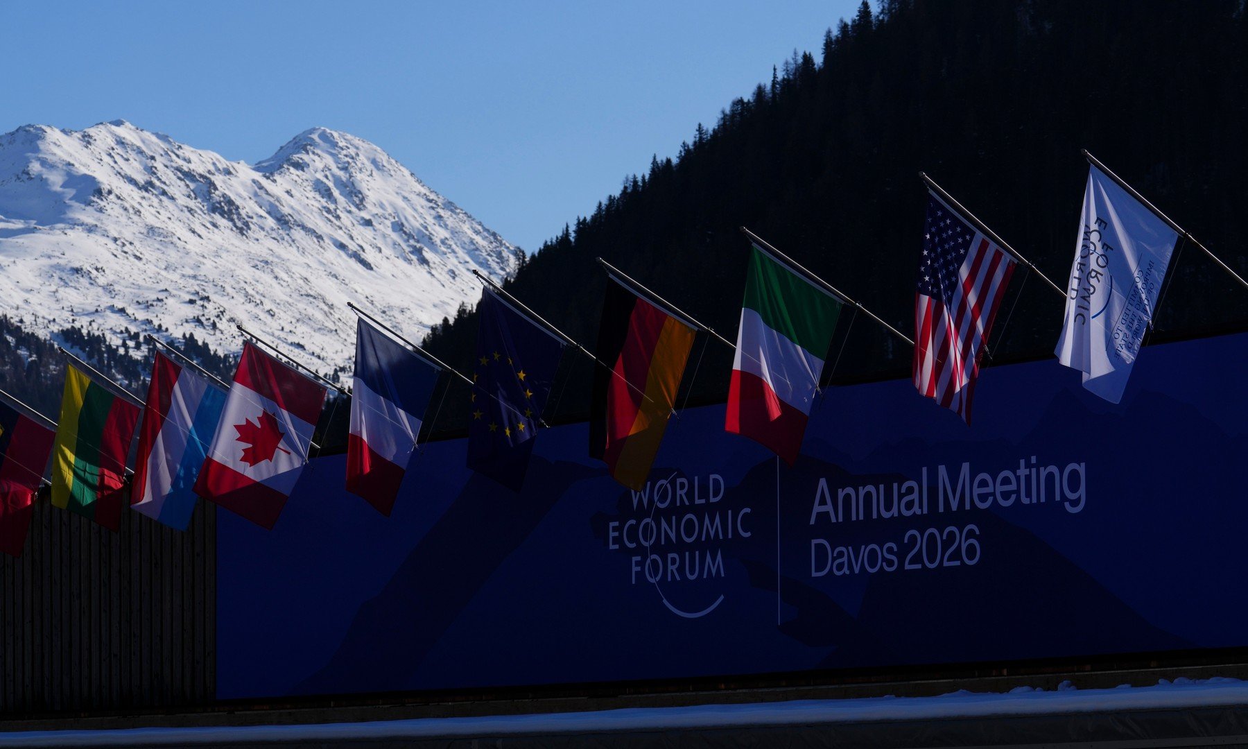 România își face simțită prezența la cea mai importantă întâlnire economică globală, Davos, cu o delegație inedit de numeroasă și diversificată, reprezentând cel mai amplu grup românesc de până acum