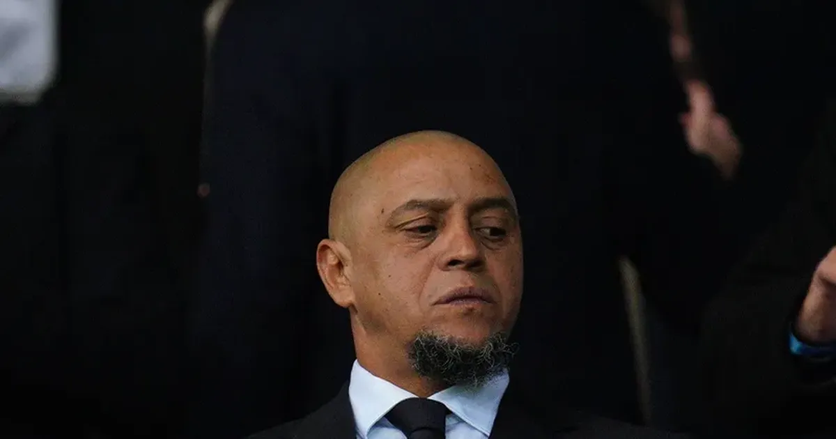 Roberto Carlos, operat de urgență la inimă Roberto Carlos, fost fundaș legendar al echipelor Real Madrid și naționala Braziliei, a fost supus unei intervenții chirurgicale de urgență la inimă