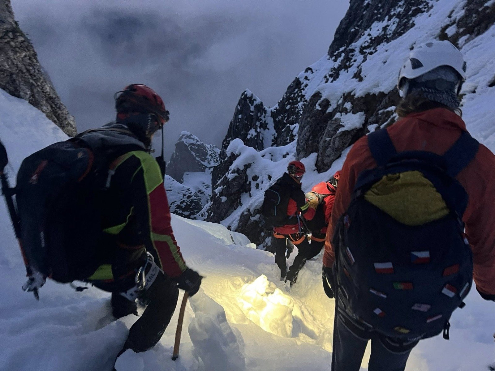 Aproape 40 de persoane salvate de pe munte în ultima zi a anului 2025