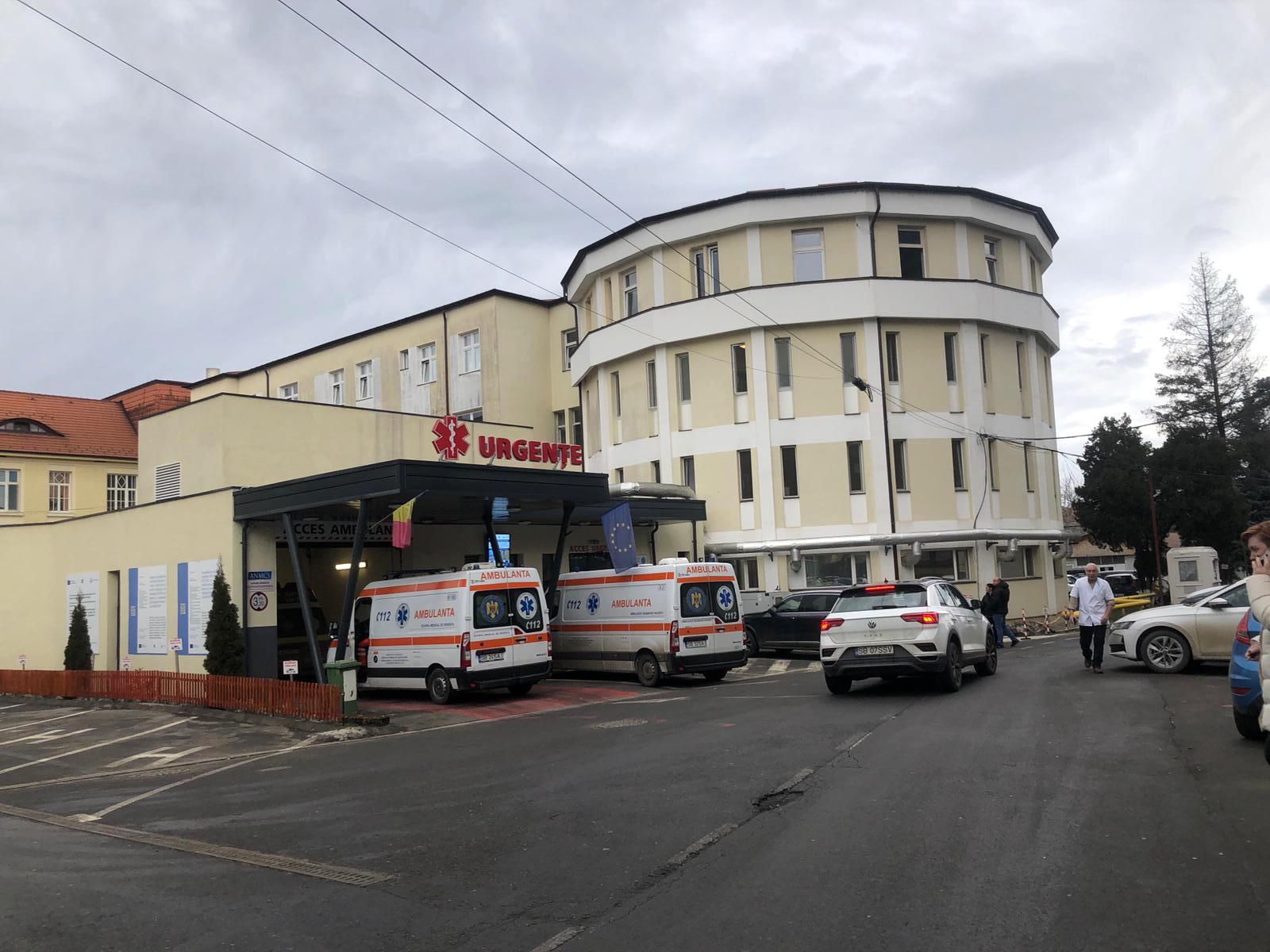 Criza acută de la Secția de Ortopedie a Spitalului Județean din Sibiu afectează profund pacienții și aparținătorii, care se confruntă cu așteptări interminabile și dureri persistente