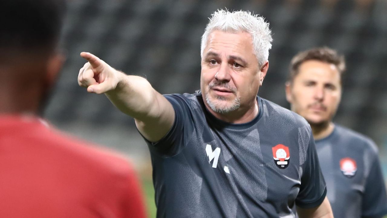 Meci greu pentru Marius Șumudică la Al-Okhdood Marius Șumudică a trăit momente tensionate pe banca echipei Al-Okhdood, la doar câteva zile de la preluarea funcției de antrenor principal