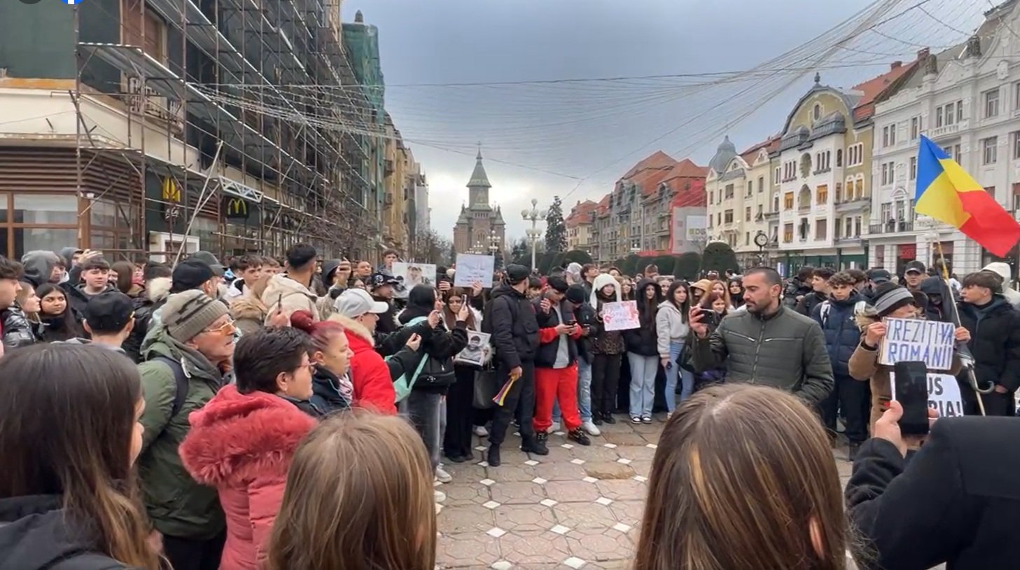 Timișoara, oraș cunoscut pentru spiritul său civic și pentru tradiția protestelor, a fost scena unei manifestații nervoase, marți după-amiază