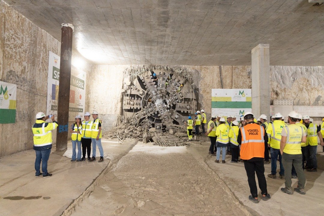 Guvernul expropriază terenuri ale Administrației Naționale de Meteorologie pentru construirea Magistralei 6 de metrou Guvernul României a luat decizia de a expropria terenurile și anumite părți din infrastructura Administrației Naționale de Meteorologie, pentru a face loc viitorului segment de metrou M6, care va lega zona 1 Mai de Aeroportul Otopeni