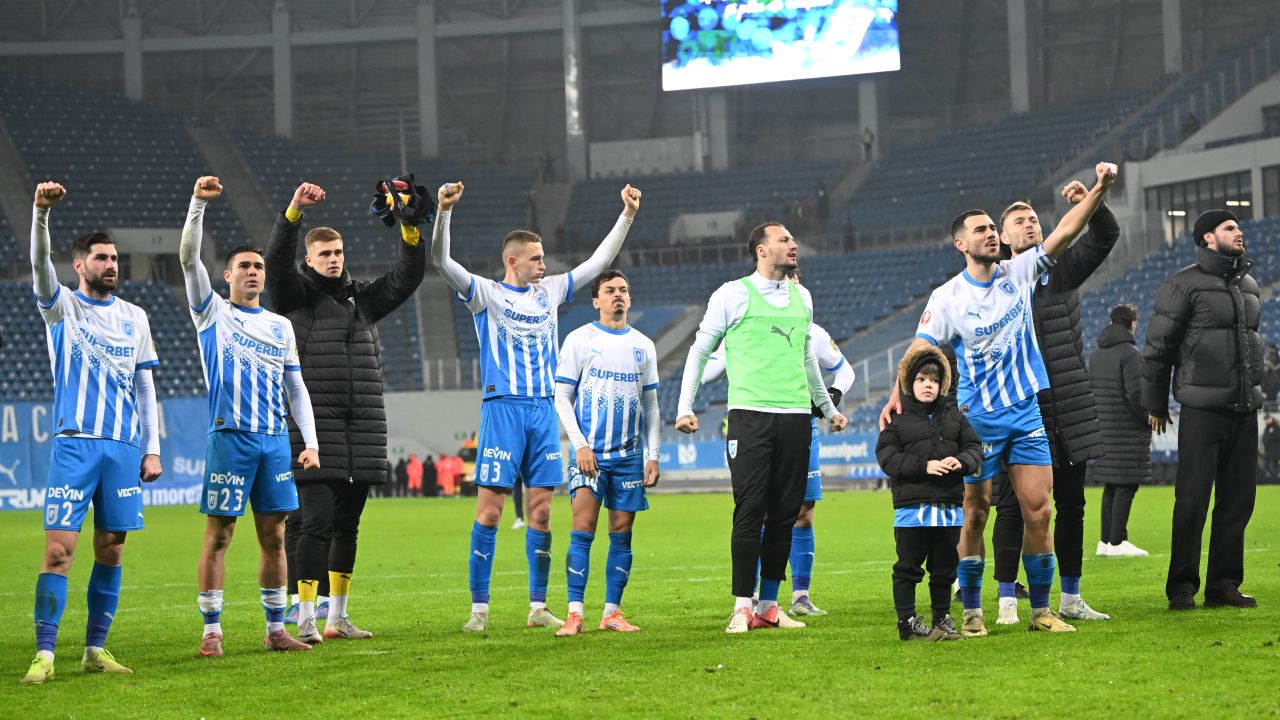 Universitatea Craiova în căutarea fortificării lotului: surprize pe piața transferurilor Universitatea Craiova, una dintre cele mai respectate echipe din fotbalul românesc, își propune o reconfiguraresemnificativă a lotului în perspectiva continuării sezonului competițional