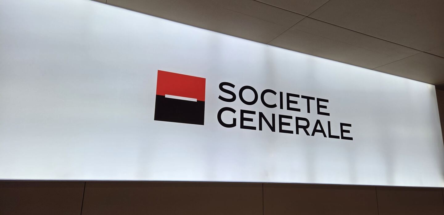 Societe Generale anunță desființarea a 1.800 de locuri de muncă până în 2027