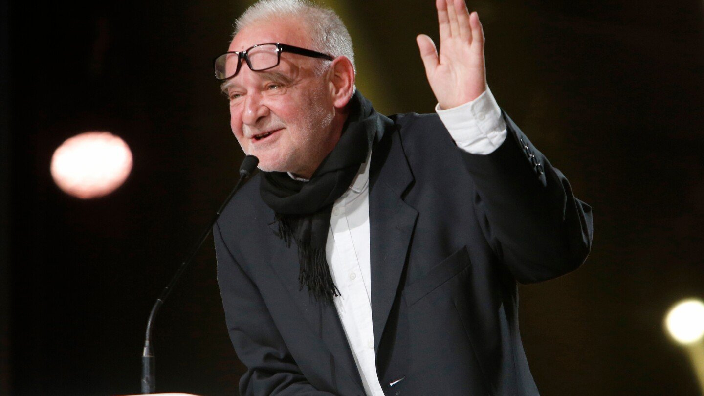 Regret național: Béla Tarr, maestrul cinematografiei ungare, a murit la 70 de ani Budapesta, Ungaria — Cinematografia europeană suferă o pierdere uriașă după moartea controversatului și apreciatului regizor ungur Béla Tarr, care a încetat din viață la doar 70 de ani, în urma unei lungi suferințe