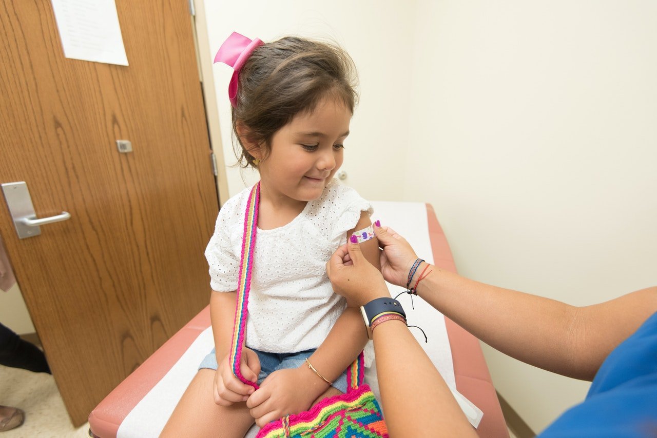 Federația Asociațiilor Bolnavilor de Cancer: 90% din cazurile de cancer de col uterin pot fi prevenite prin vaccinarea anti-HPV