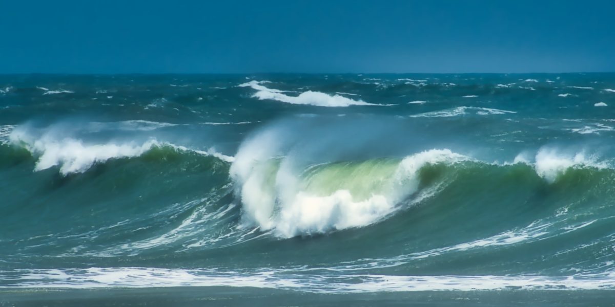 valuri-furtuna-uragan-ciclon-ocean.jpg - ReporterUrban