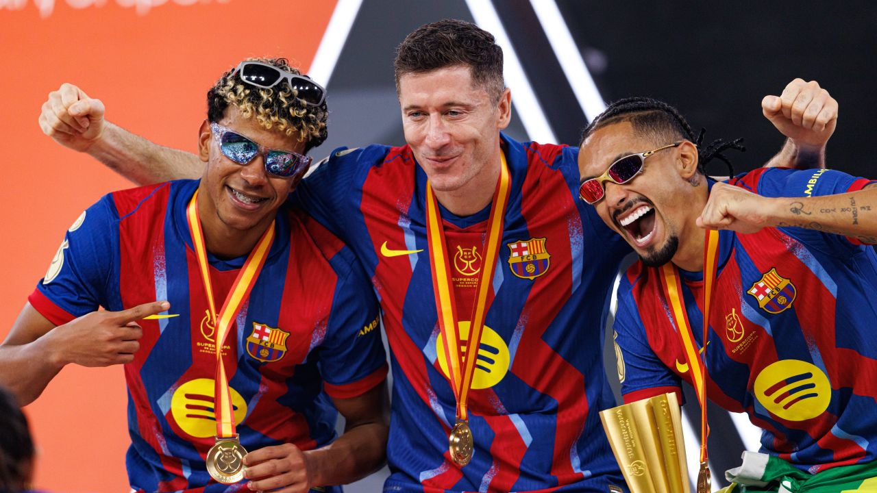 Istvan Kovacs va arbitra meciurile din Champions League cu Barcelona, Liverpool, Bayern și Atletico Madrid.