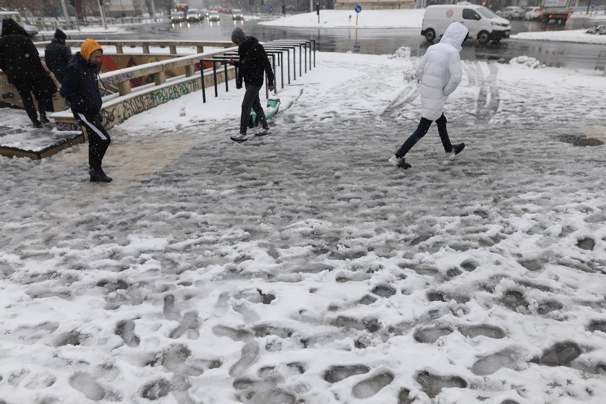 Bucureștiul se pregătește pentru o reintrare în atmosfera albă a iernii, cu ninsori așteptate începând din această noapte