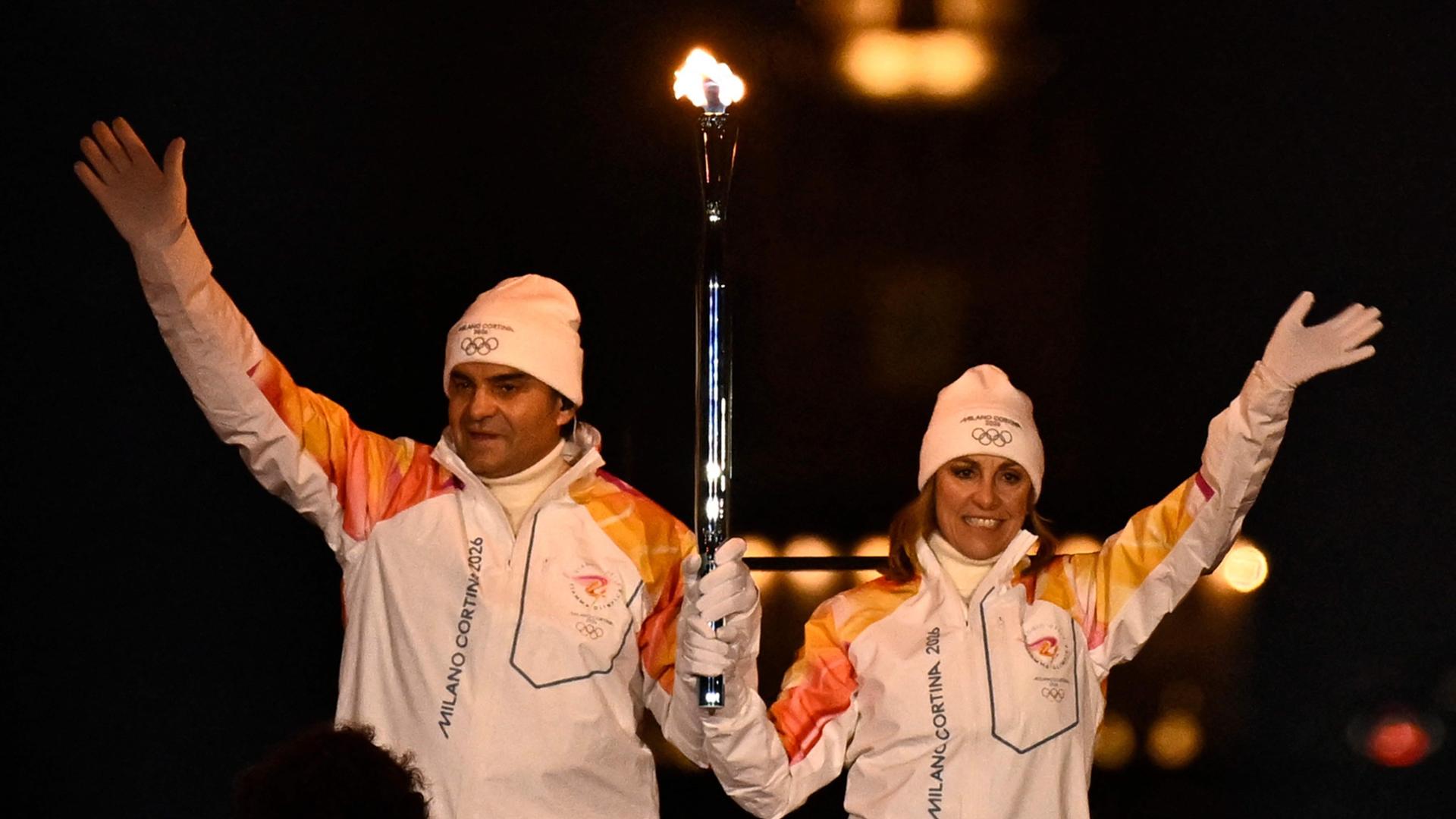 Ceremonia de deschidere a Jocurilor Olimpice de Iarnă, un nou început pentru Italia sportivă Într-o atmosferă plină de emoție și anticipare, președintele Comitetului Olimpic Național Italian, Luciano Buonfiglio, a confirmat ieri că ceremonia de deschidere a primelor Jocuri Olimpice de Iarnă „difuzate” va surprinde publicul
