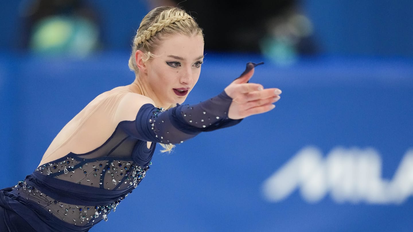 Amber Glenn: O Poveste de Determinare și Succes în Patinajul Artistic Patinatoarea americană Amber Glenn, ce a câștigat recent aurul în evenimentul pe echipe la Campionatul Mondial de Patinaj Artistic de la Milano, își continuă ascensiunea impresionantă după o carieră marcată de provocări personale și profesionale