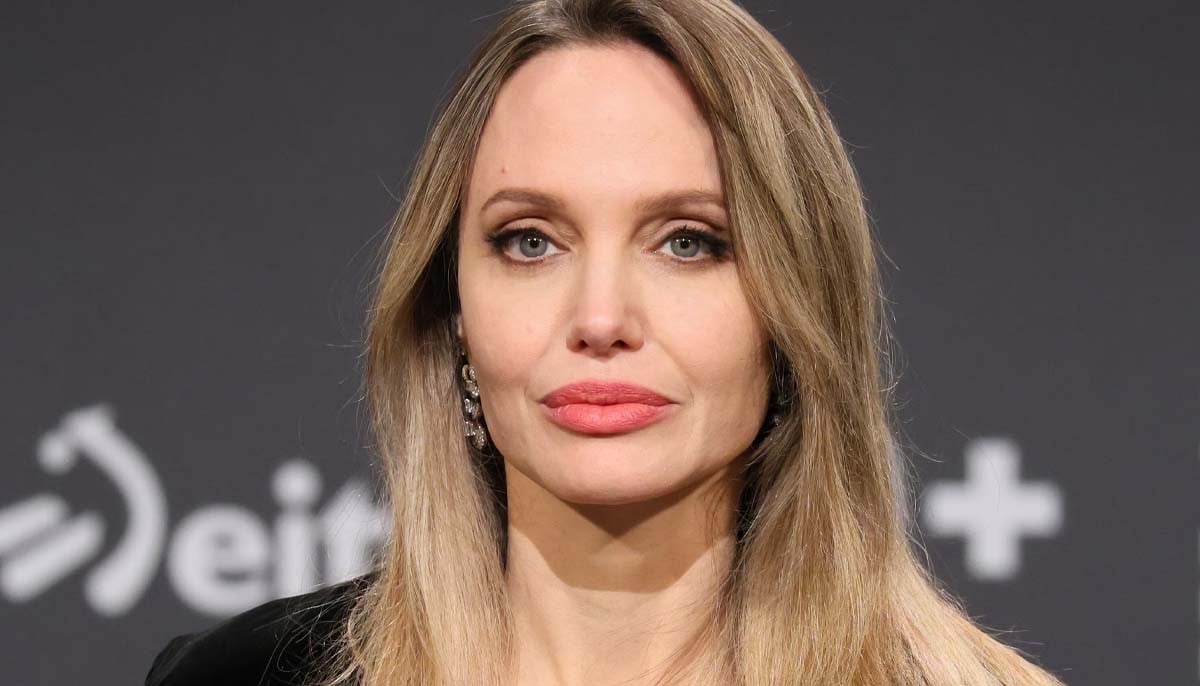 Angelina Jolie, în pragul epuizării: conflictul cu Brad Pitt o afectează grav Angelina Jolie se confruntă cu o deteriorare accentuată a sănătății în contextul conflictului juridic cu fostul soț, Brad Pitt, care, deși divorțul a fost finalizat în decembrie 2024, continuă să genereze tensiuni considerabile