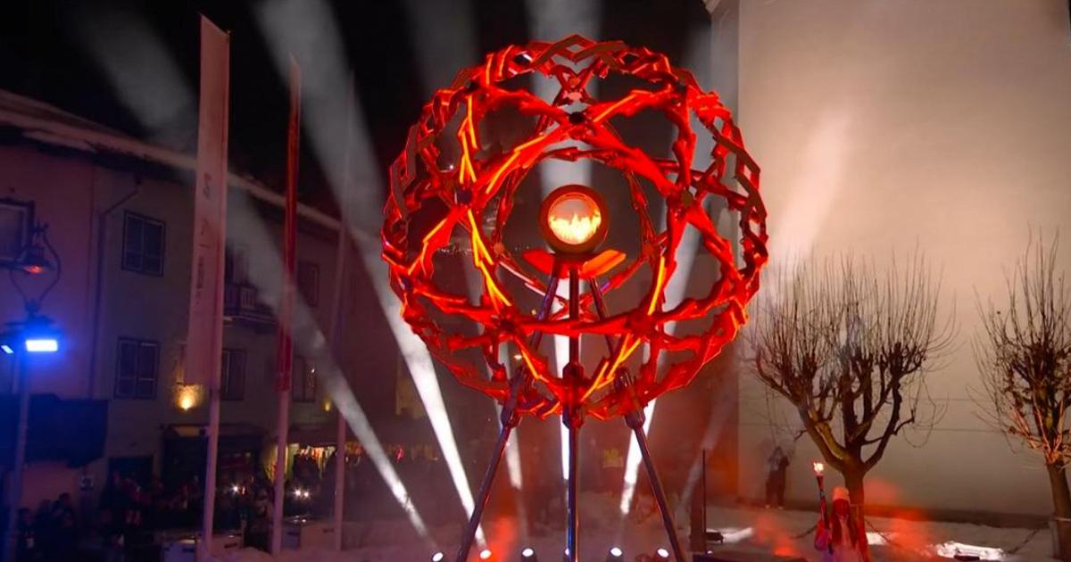 La Milano și Cortina, pentru prima oară în istoria Jocurilor Olimpice de Iarnă, Fiamma Olimpică a parcurs un drum simbolic, ajungând la două bracieri de foc, în fiecare dintre cele două orașe gazdă