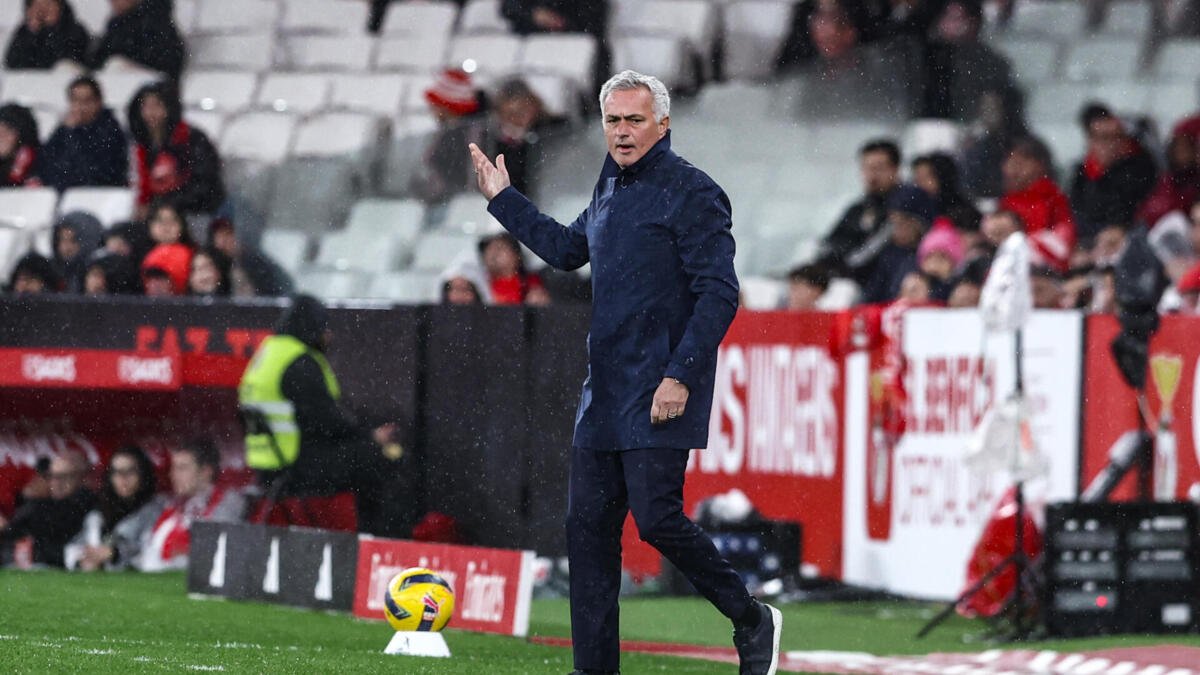 Benfica obține o victorie crucială, dar jocul rămâne o enigmă Benfica a reușit să se impună cu 2-0 împotriva echipei Alverca, grație unei performanțe notabile din partea tânărului jucător Anísio Cabral